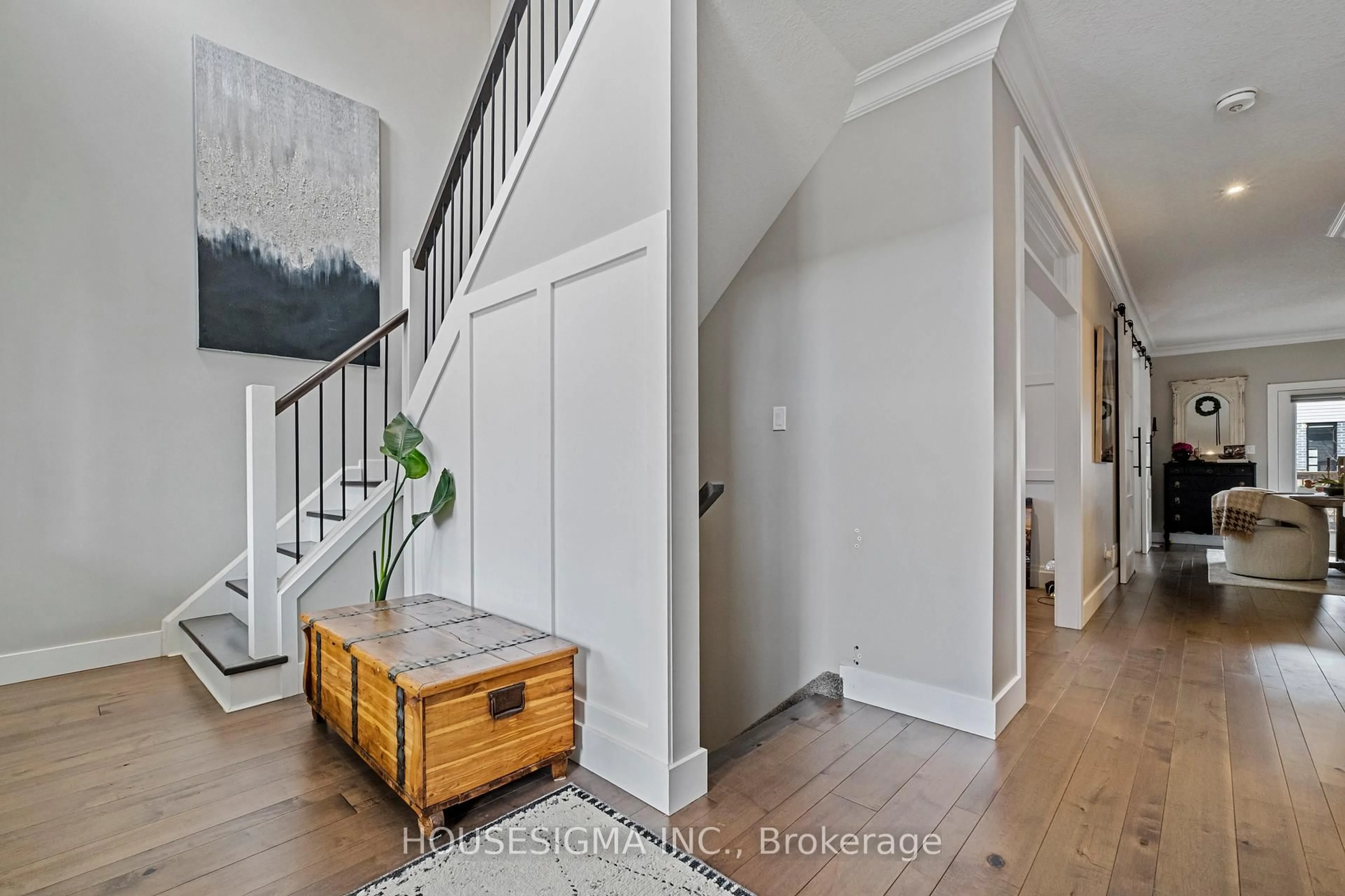 Indoor entryway for 41 Earlscourt Terr #44, Middlesex Centre Ontario N0L 1R0