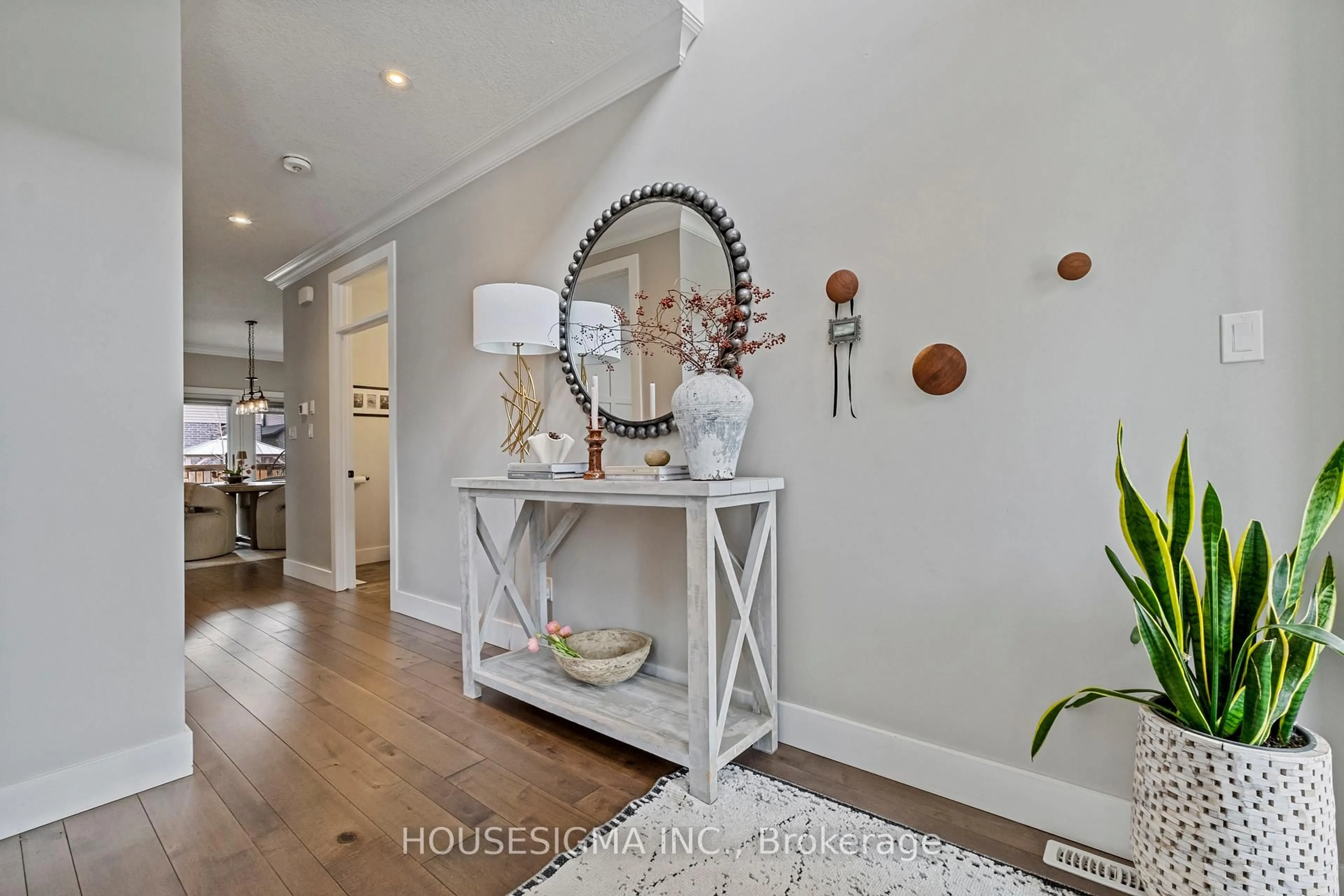 Indoor entryway for 41 Earlscourt Terr #44, Middlesex Centre Ontario N0L 1R0