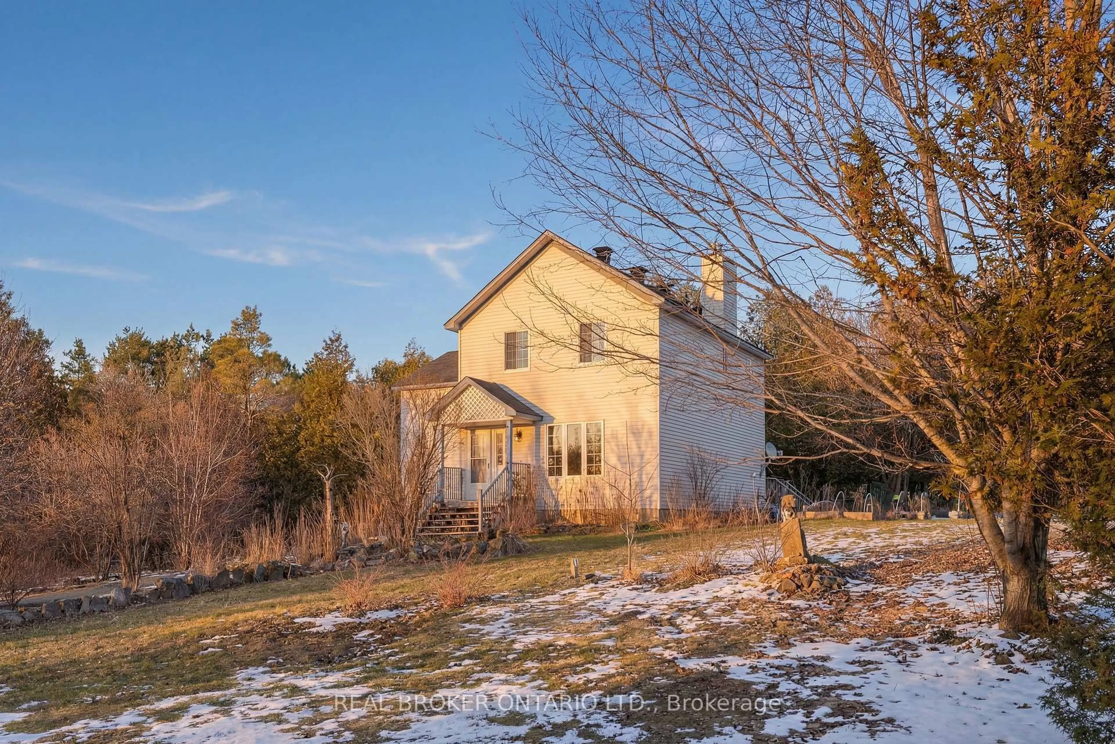 A pic from outside/outdoor area/front of a property/back of a property/a pic from drone, building for 1335 Read St, Merrickville-Wolford Ontario K0G 1N0