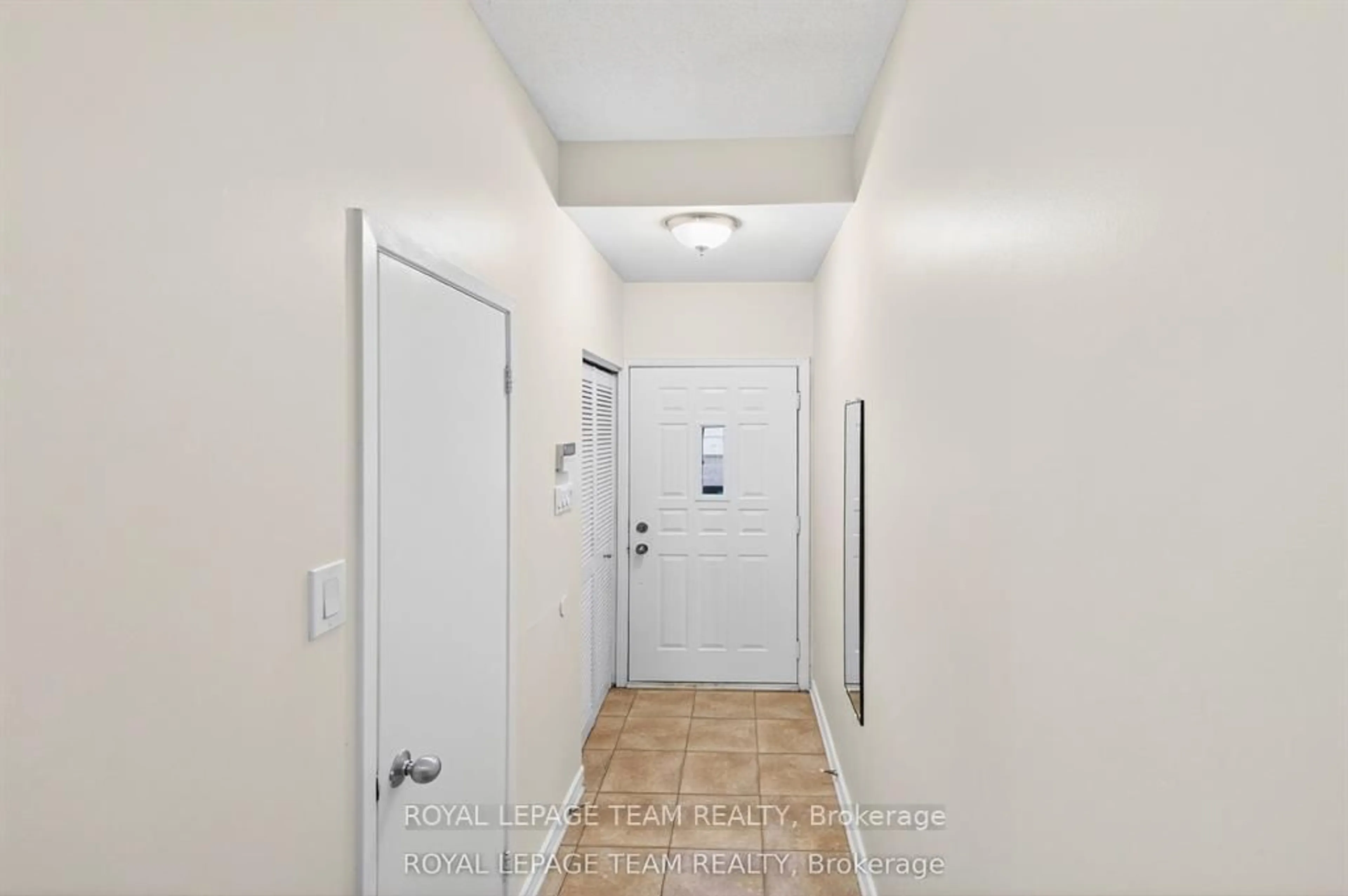 Indoor entryway for 2 Bertona St #13, Ottawa Ontario K2G 0W3