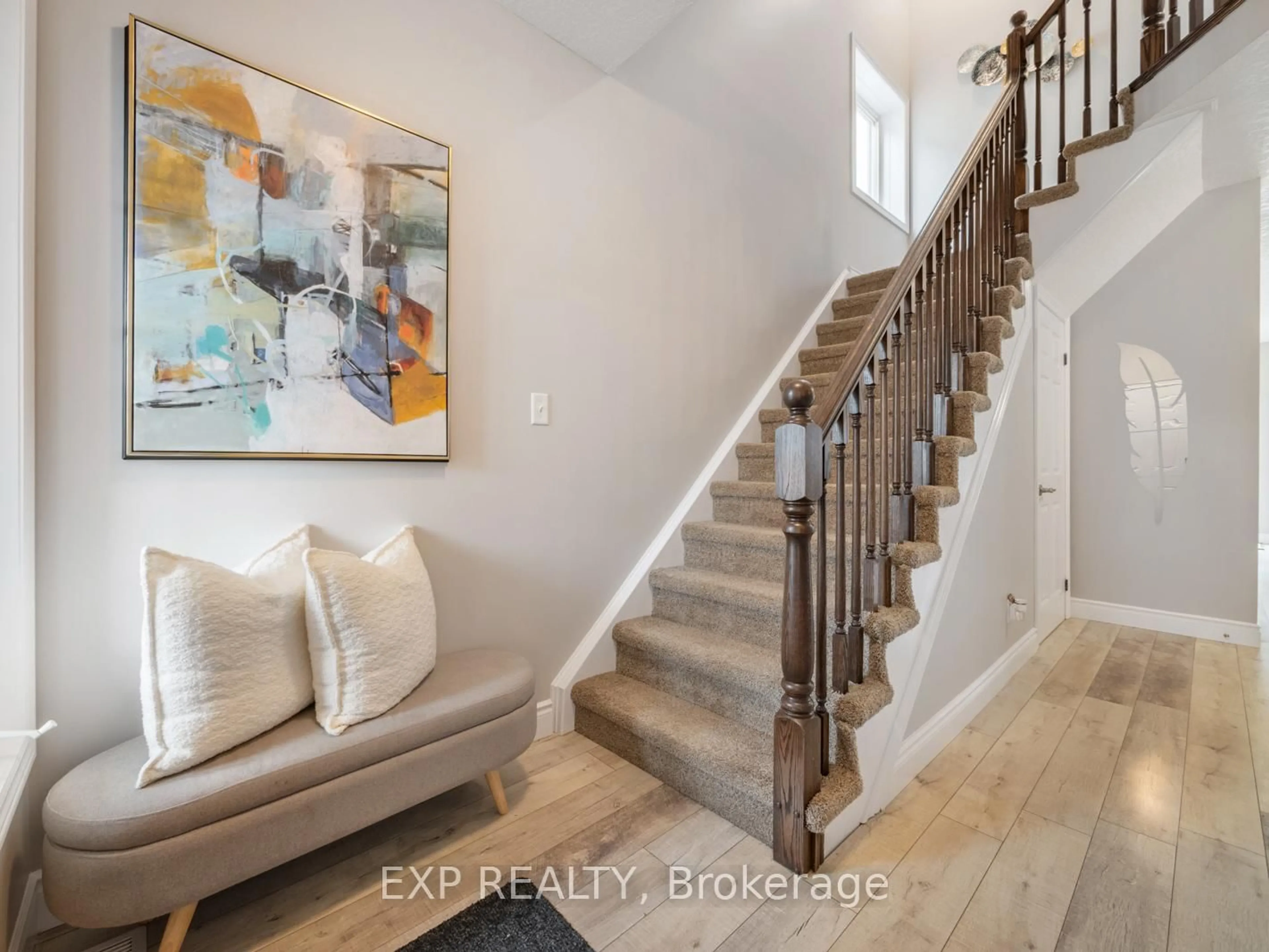 Indoor entryway for 1260 Old Zeller Dr, Kitchener Ontario N2A 0A2