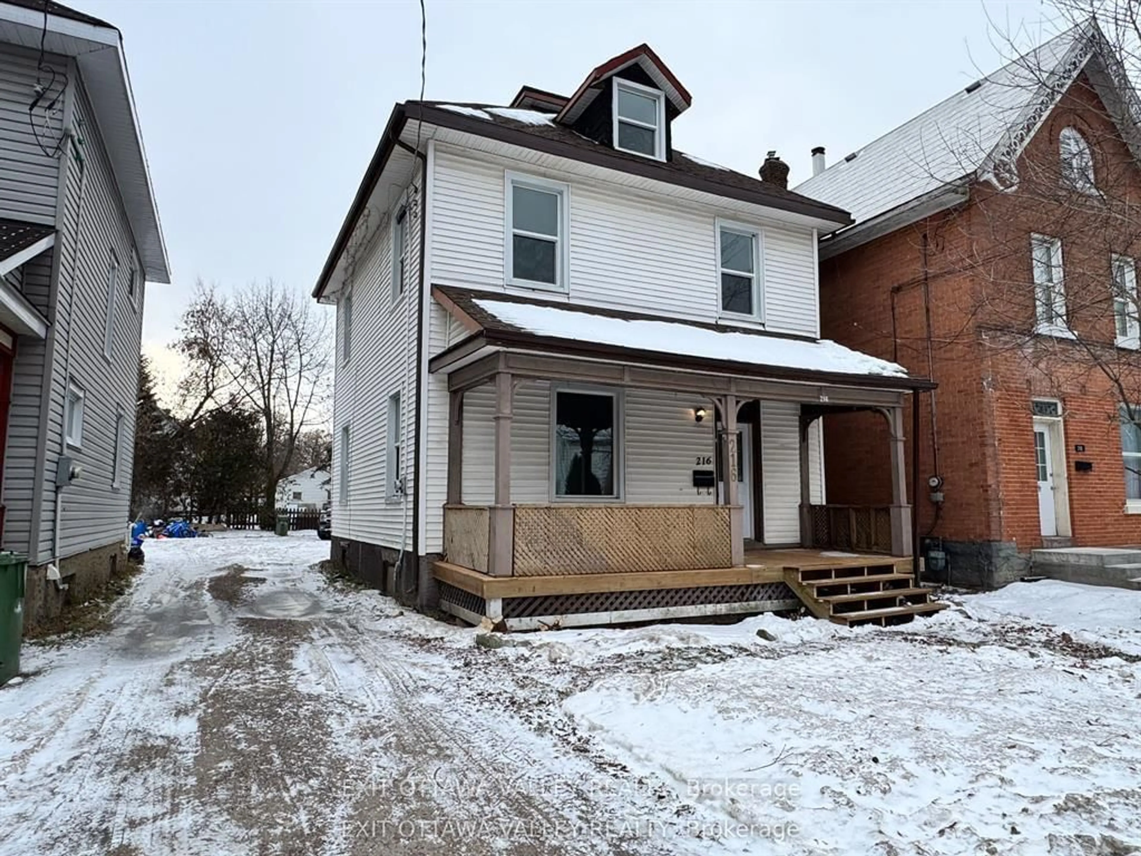 Home with brick exterior material, street for 216 Mary St, Pembroke Ontario K8A 5V8