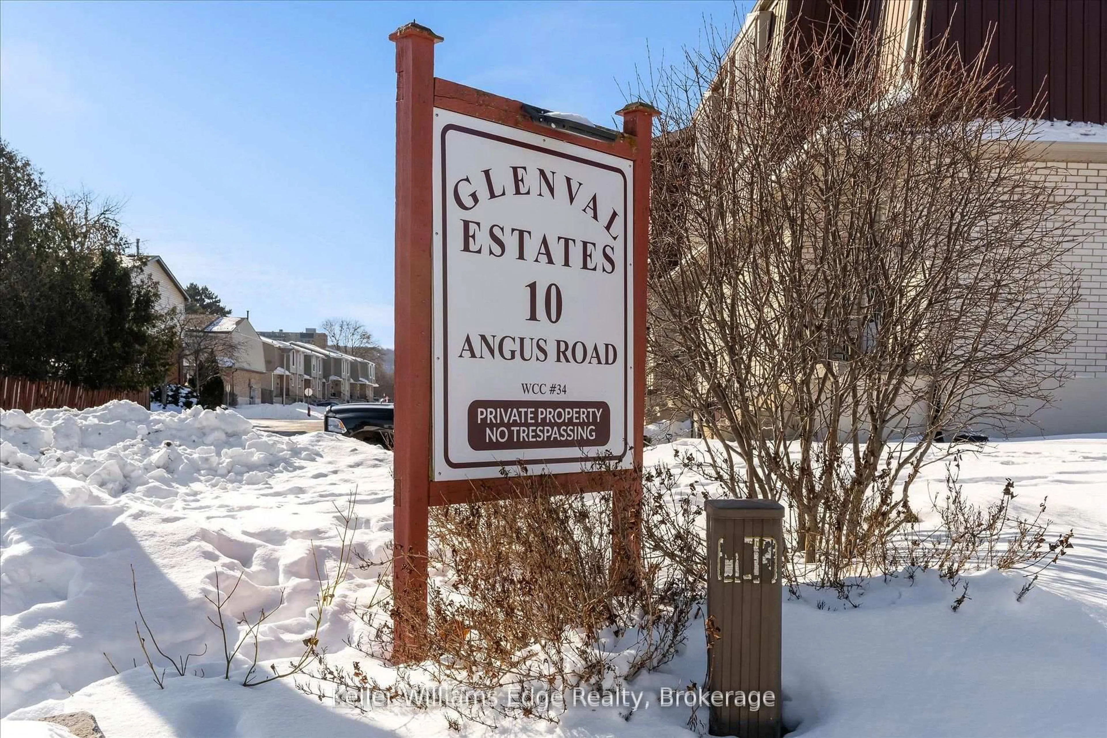 Indoor foyer for 10 Angus Rd #17, Hamilton Ontario L8K 6K3