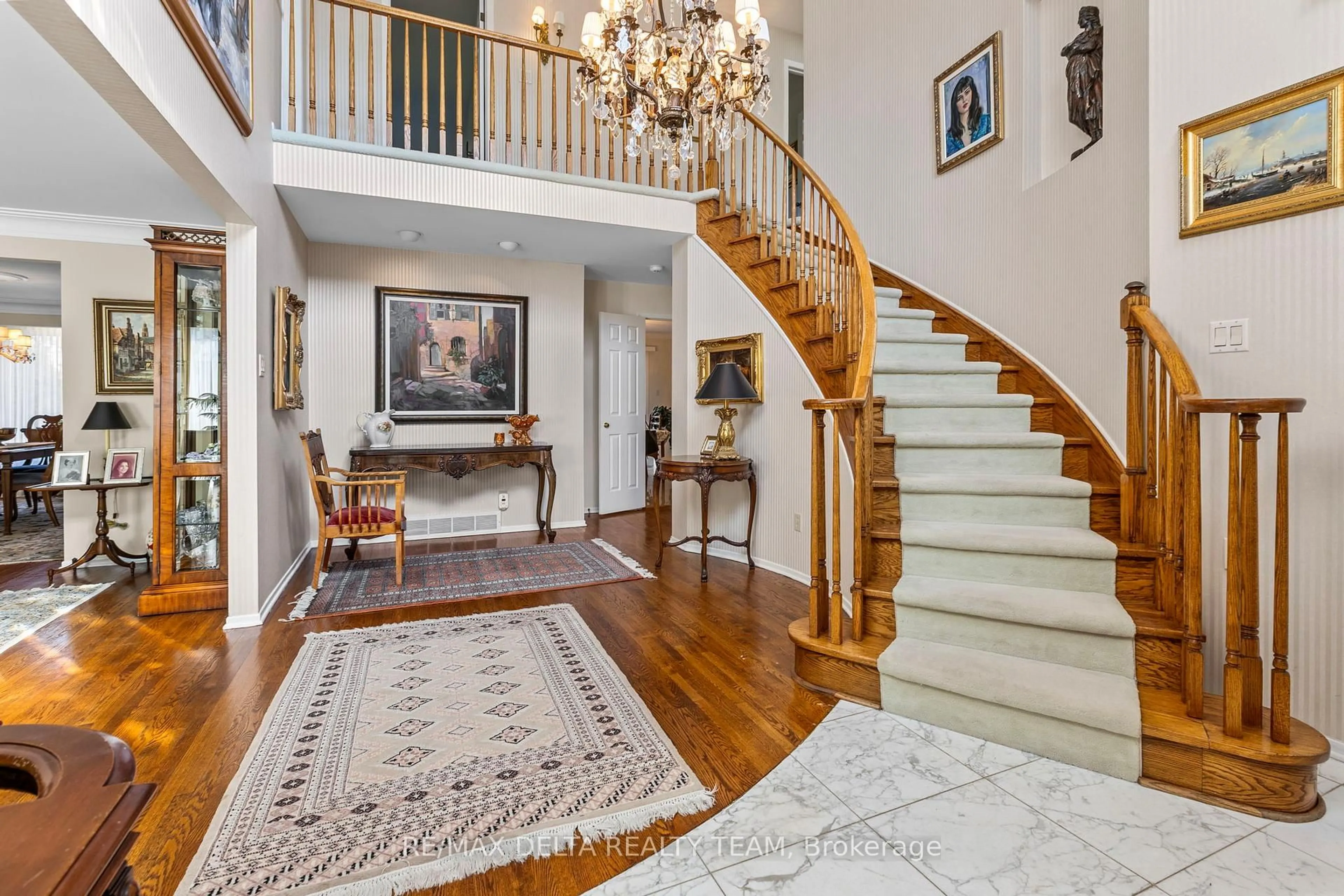 Indoor foyer for 11 Garand Pl, Ottawa Ontario K1H 8M1