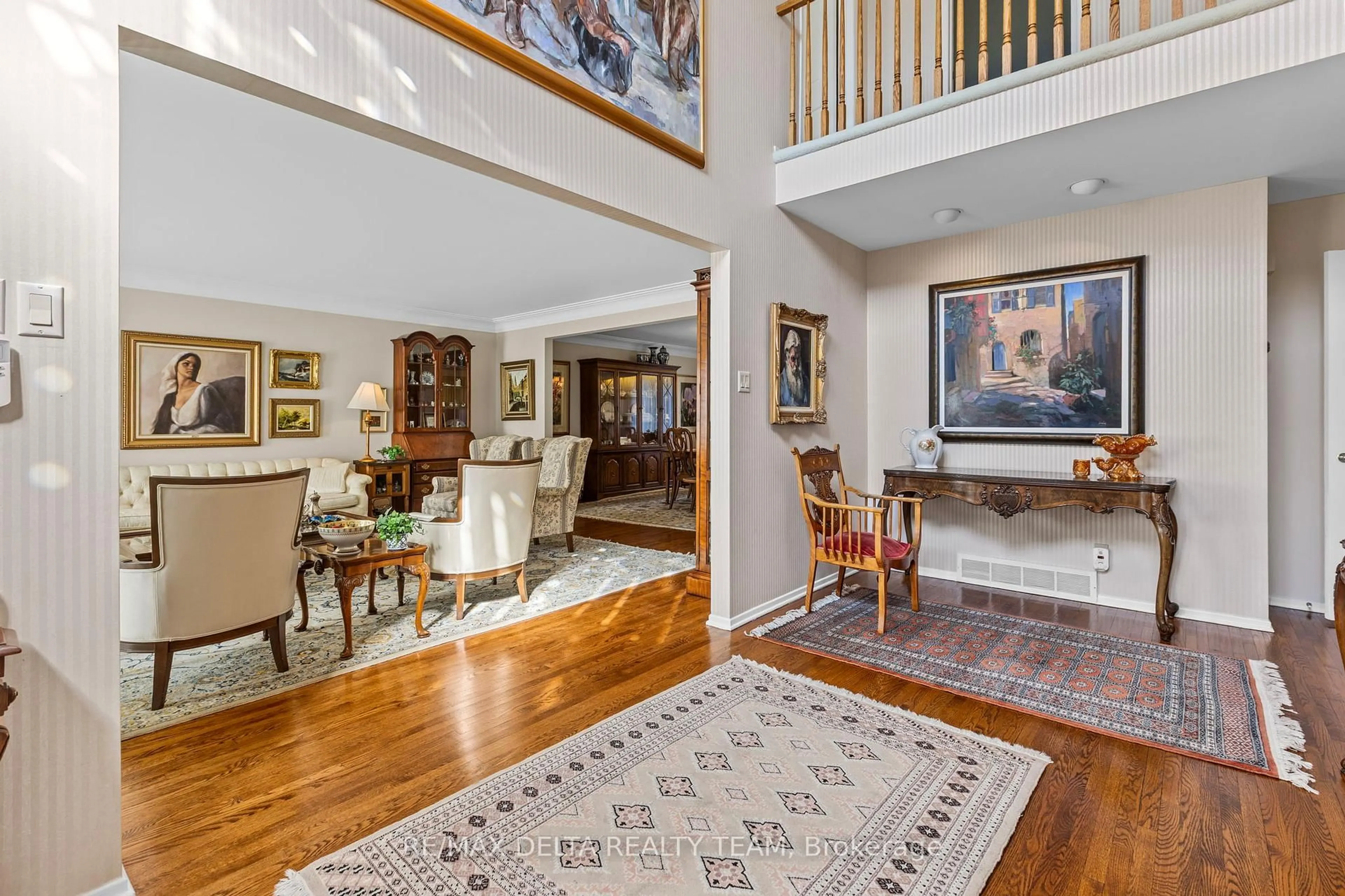 Indoor foyer for 11 Garand Pl, Ottawa Ontario K1H 8M1