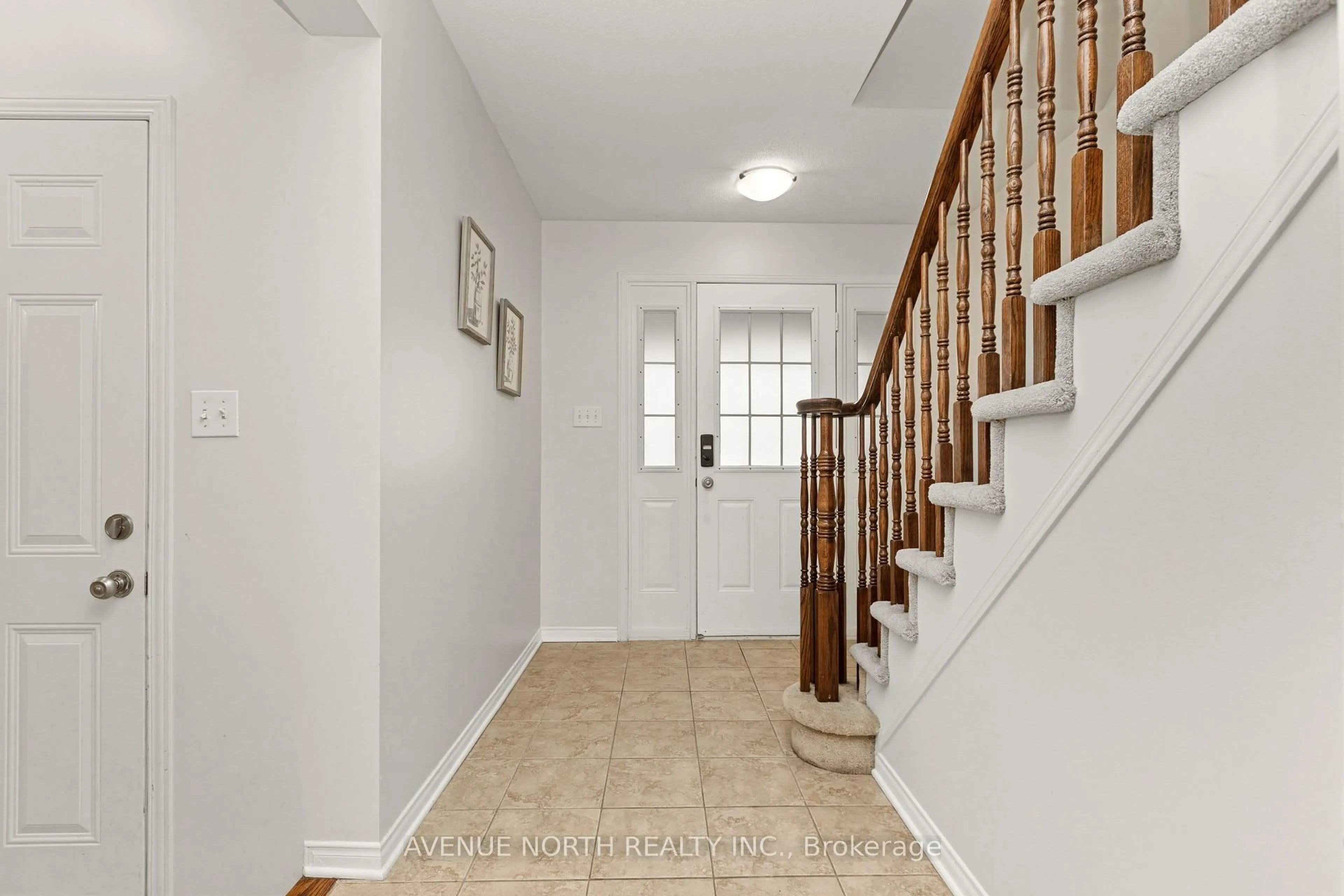 Indoor entryway for 402 Ashbourne Cres, Ottawa Ontario K2J 0H7