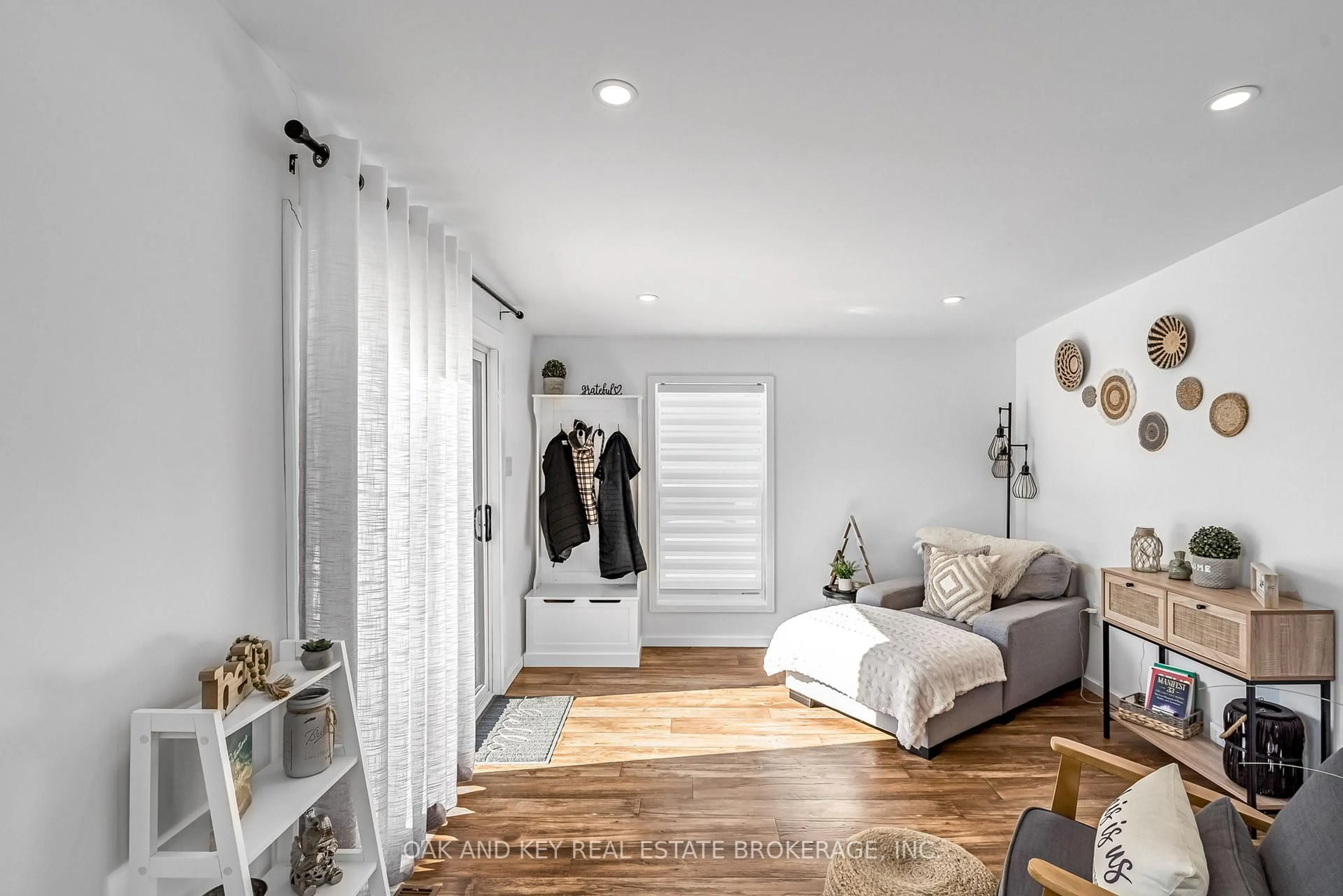 Indoor entryway for 4838 Switzer Dr #203, Southwest Middlesex Ontario N0L 1A0