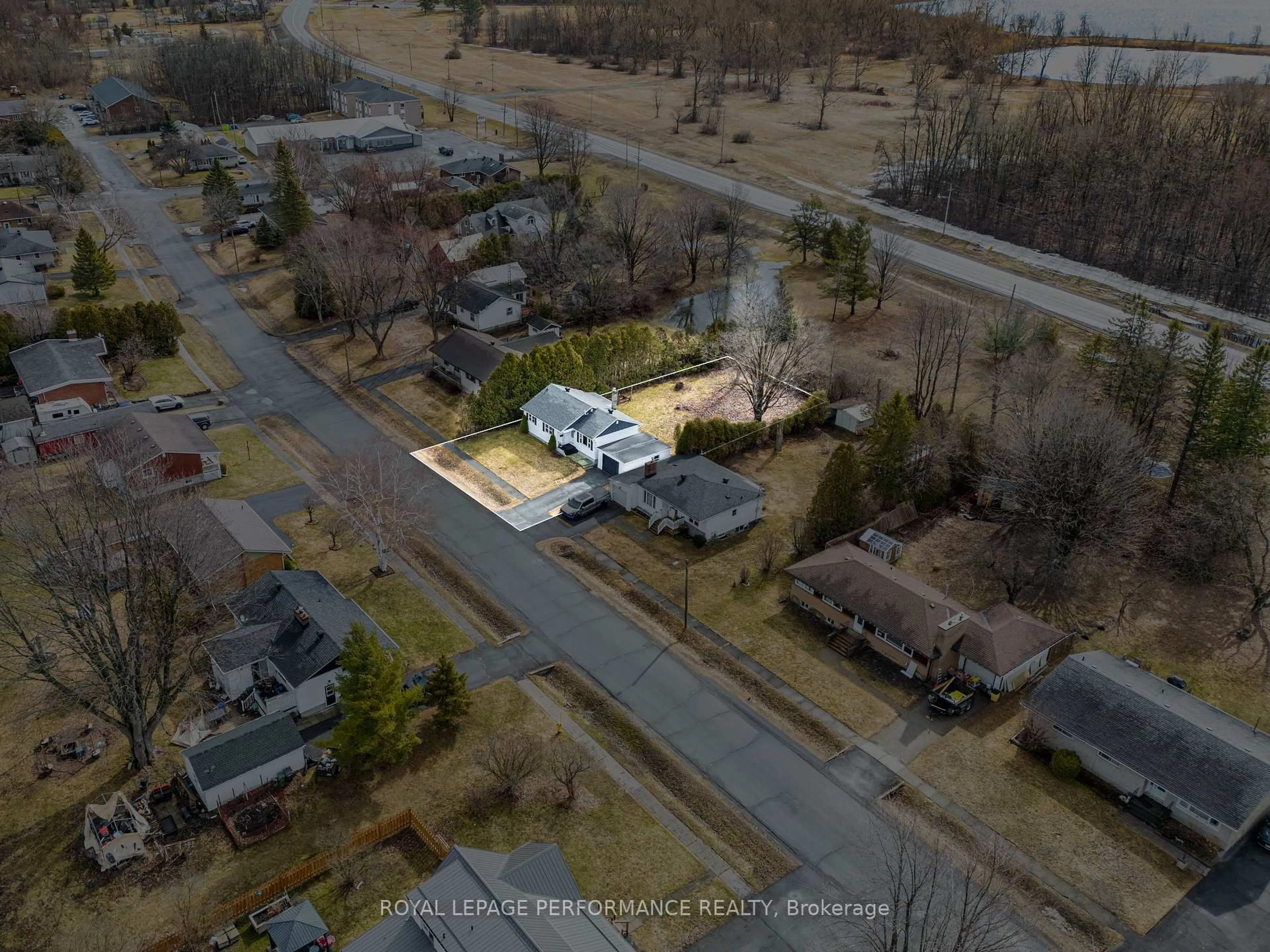 A pic from outside/outdoor area/front of a property/back of a property/a pic from drone, street for 54 Santa Cruz Dr, South Stormont Ontario K0C 1M0