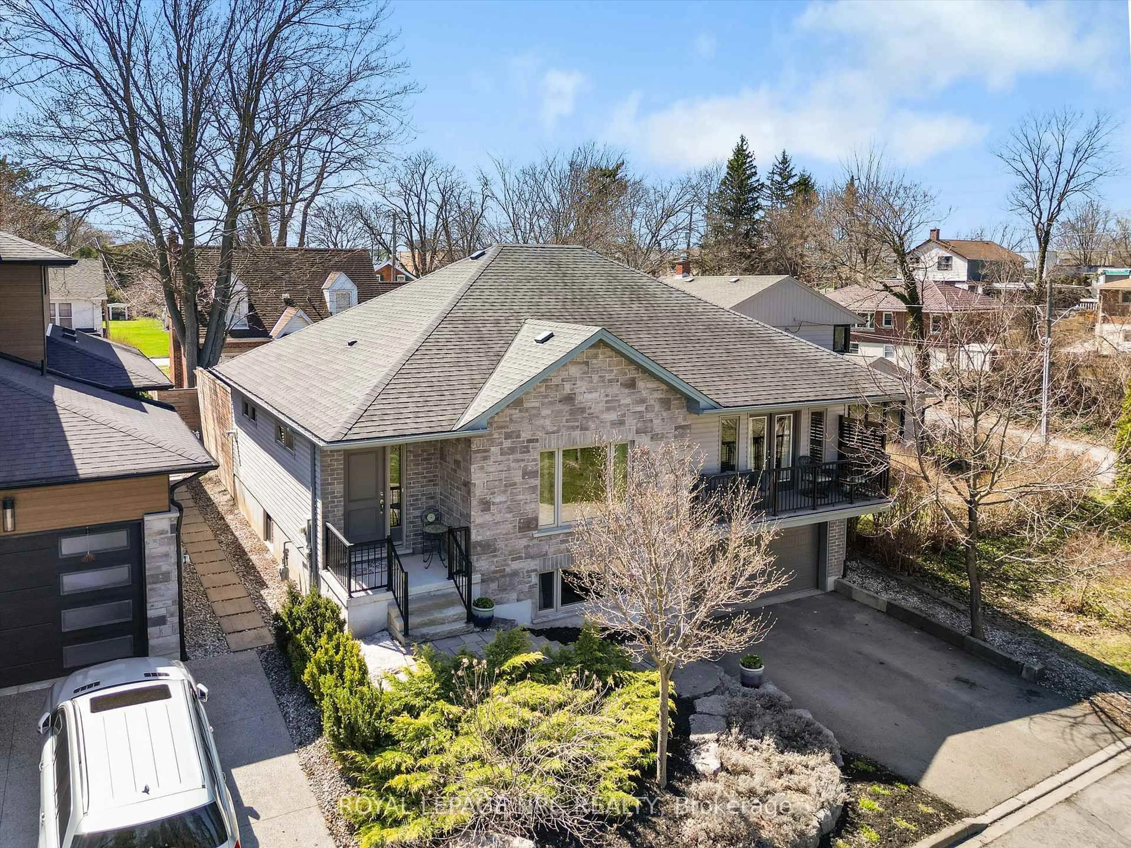 A pic from outside/outdoor area/front of a property/back of a property/a pic from drone, street for 4 Rodman Hall Dr, St. Catharines Ontario L2S 1P2