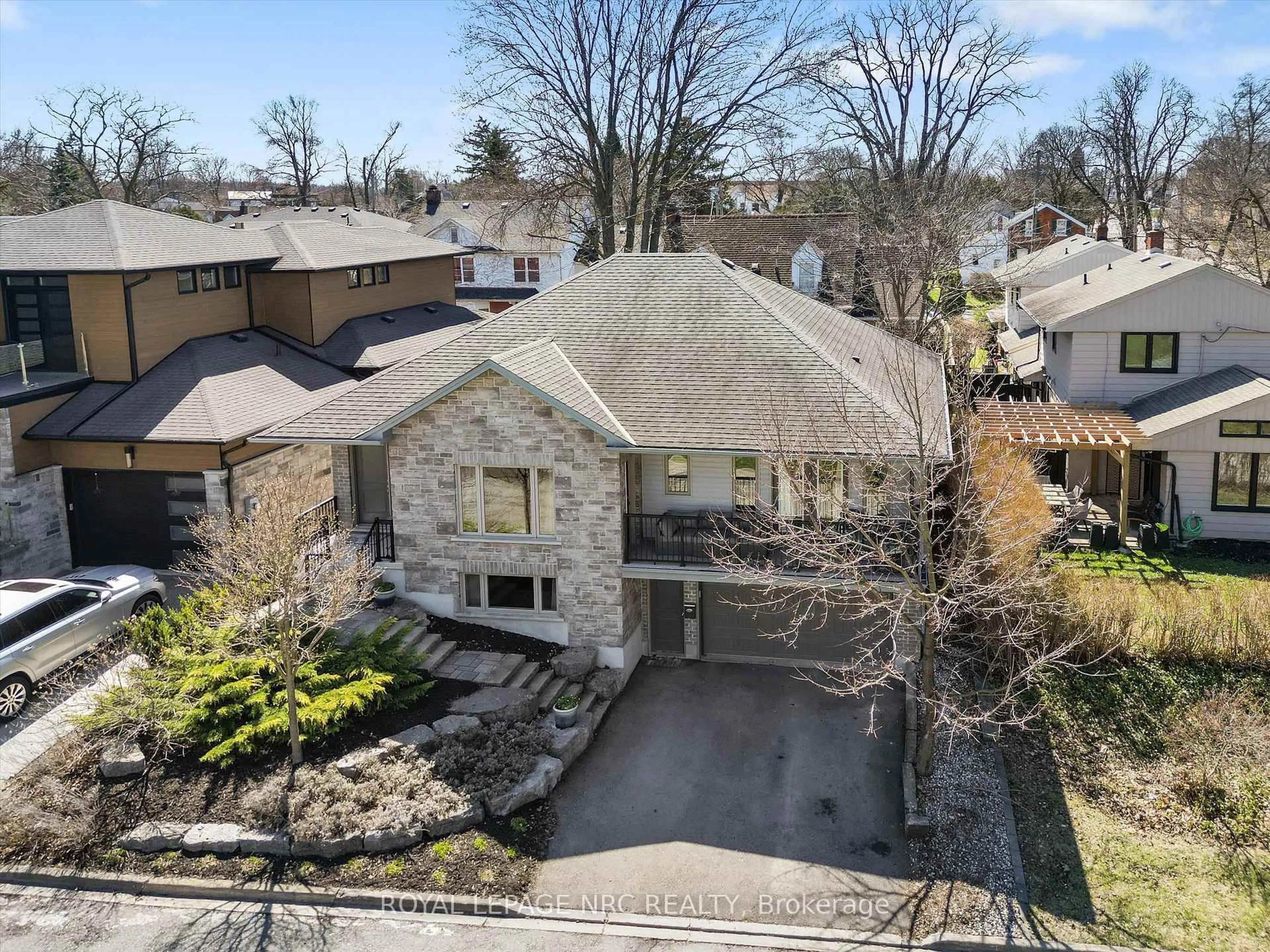 A pic from outside/outdoor area/front of a property/back of a property/a pic from drone, street for 4 Rodman Hall Dr, St. Catharines Ontario L2S 1P2