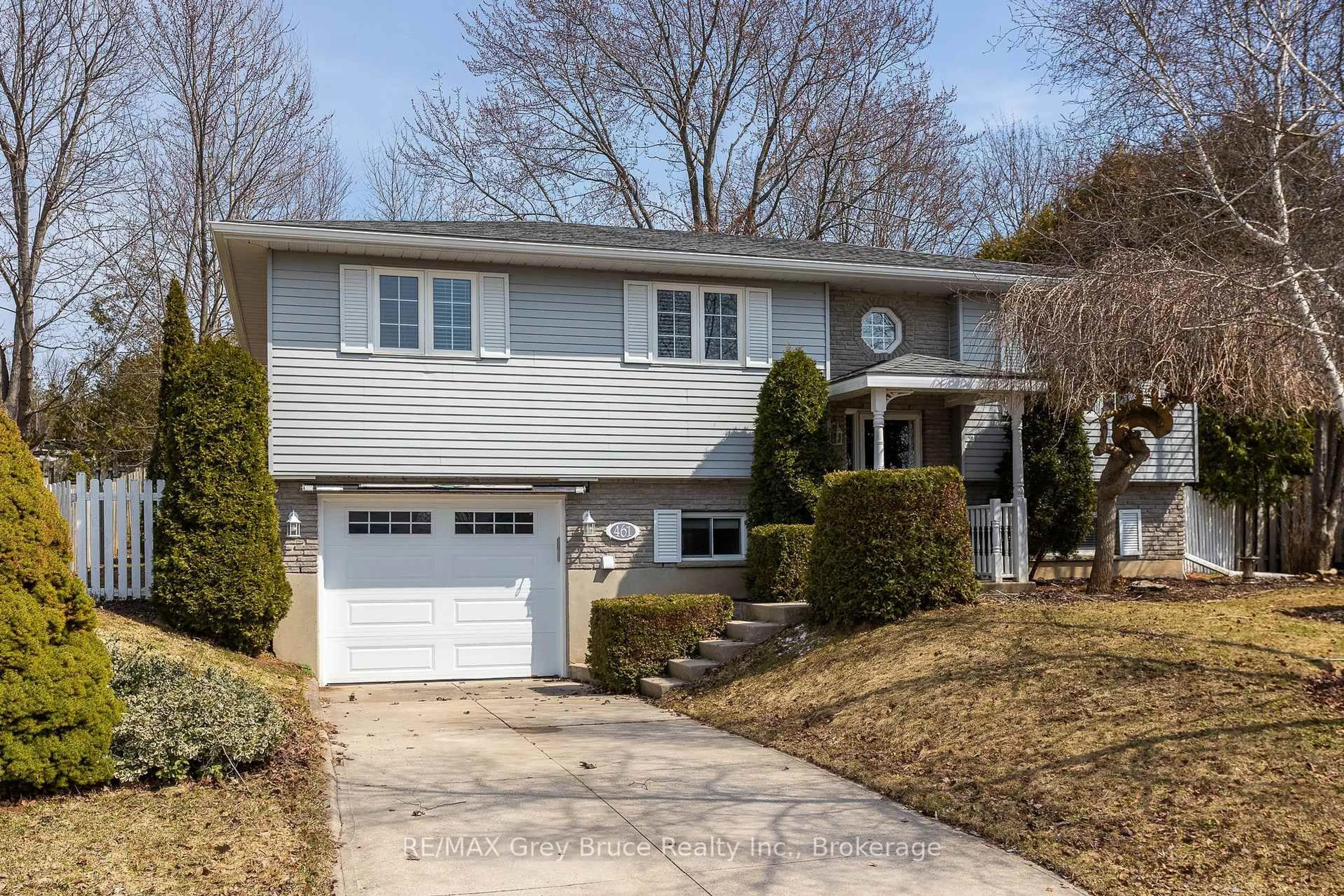 Home with vinyl exterior material, street for 461 8th 'A' Ave, Owen Sound Ontario N4K 6S8