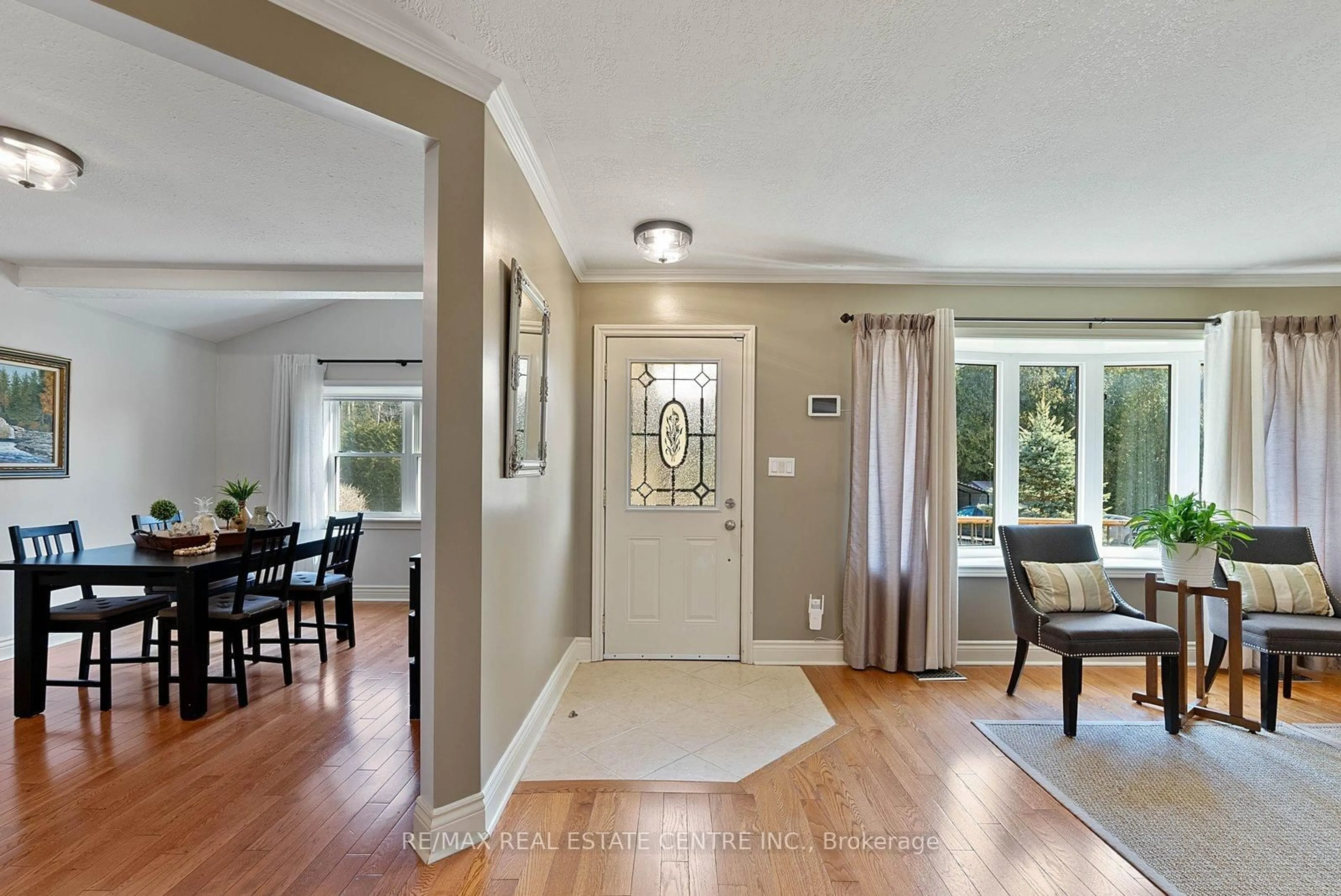 Indoor entryway for 9622 Wellington 22 Rd, Erin Ontario N0B 1T0