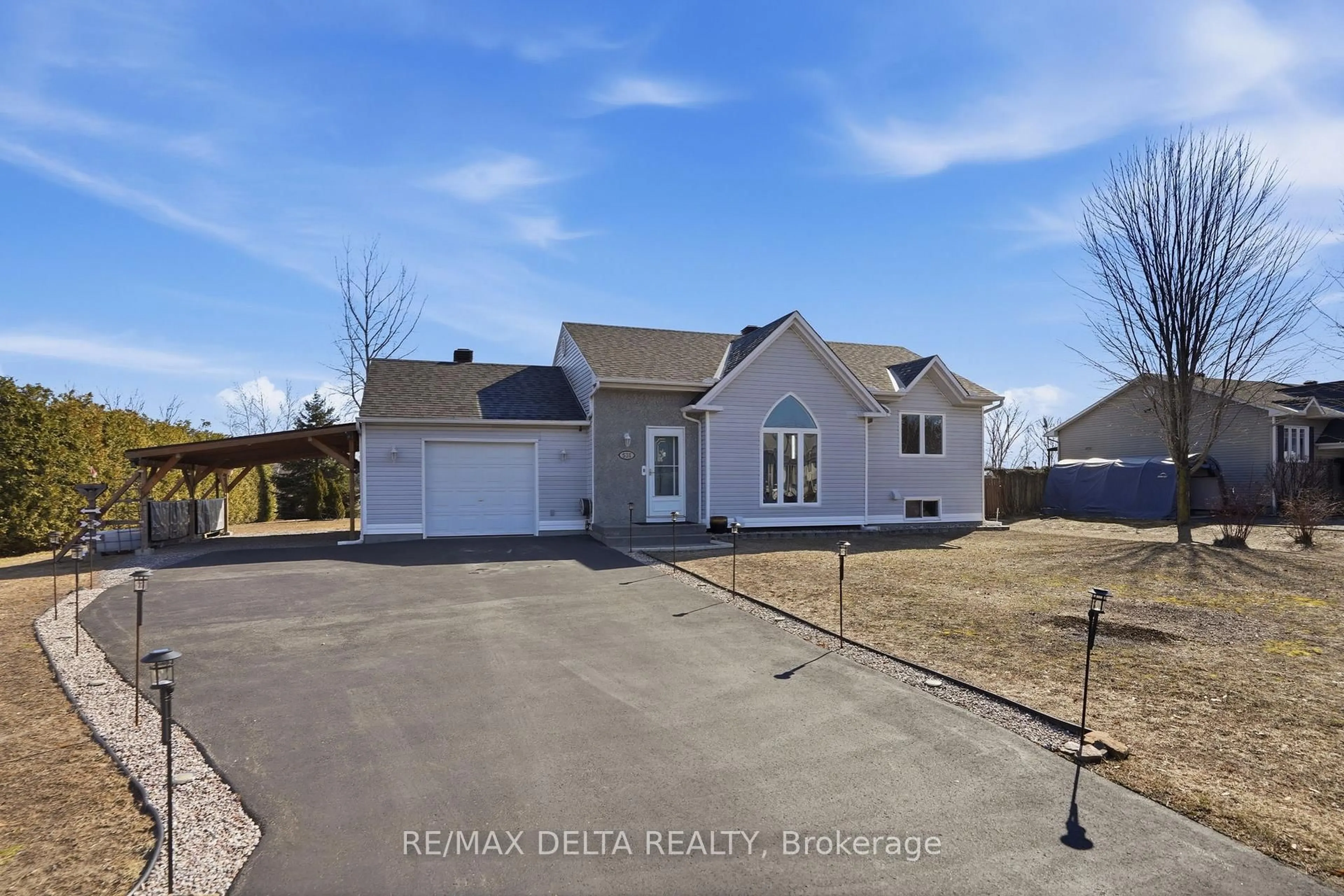 A pic from outside/outdoor area/front of a property/back of a property/a pic from drone, street for 531 Devista Blvd, Alfred and Plantagenet Ontario K0B 1A0