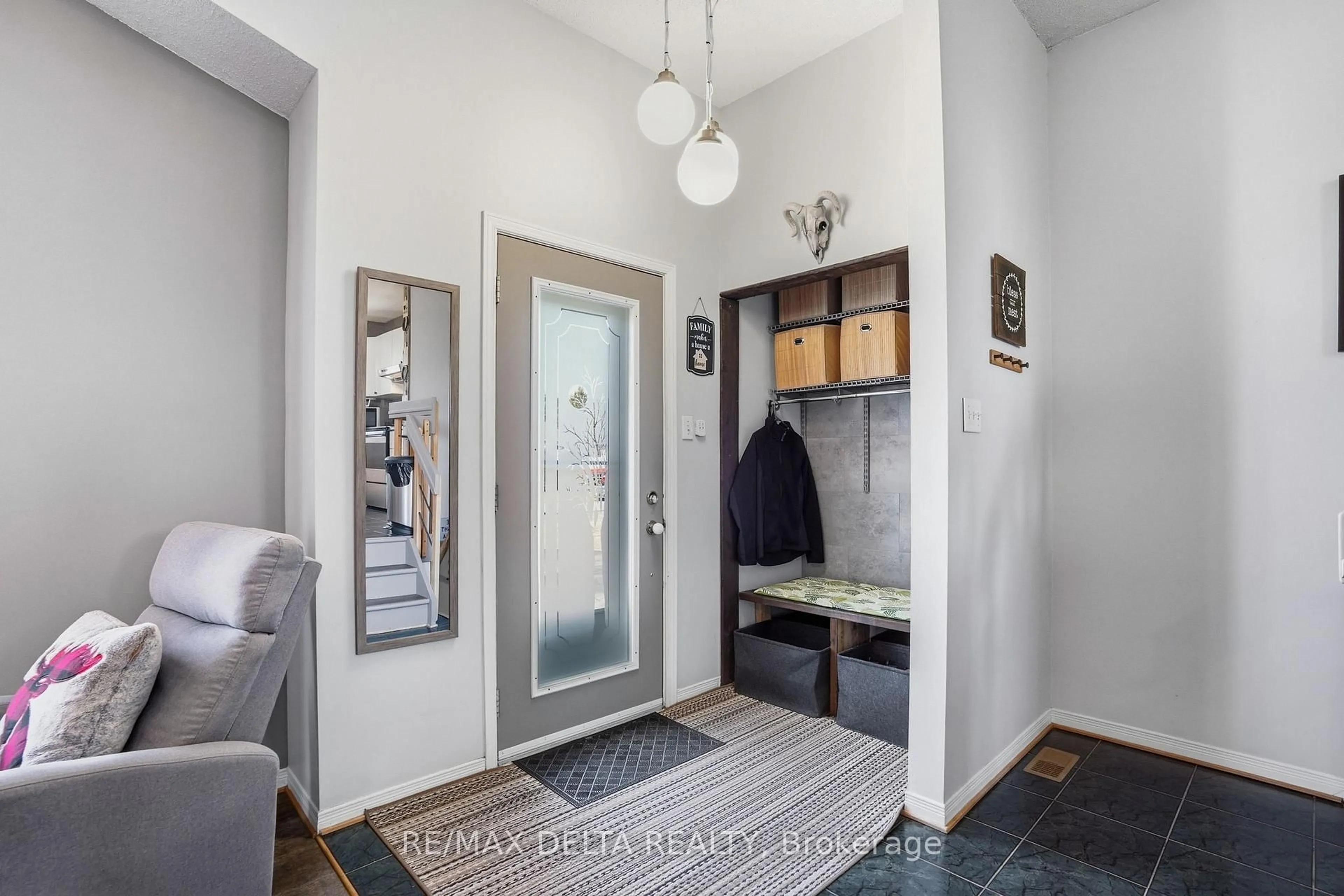 Indoor entryway for 531 Devista Blvd, Alfred and Plantagenet Ontario K0B 1A0