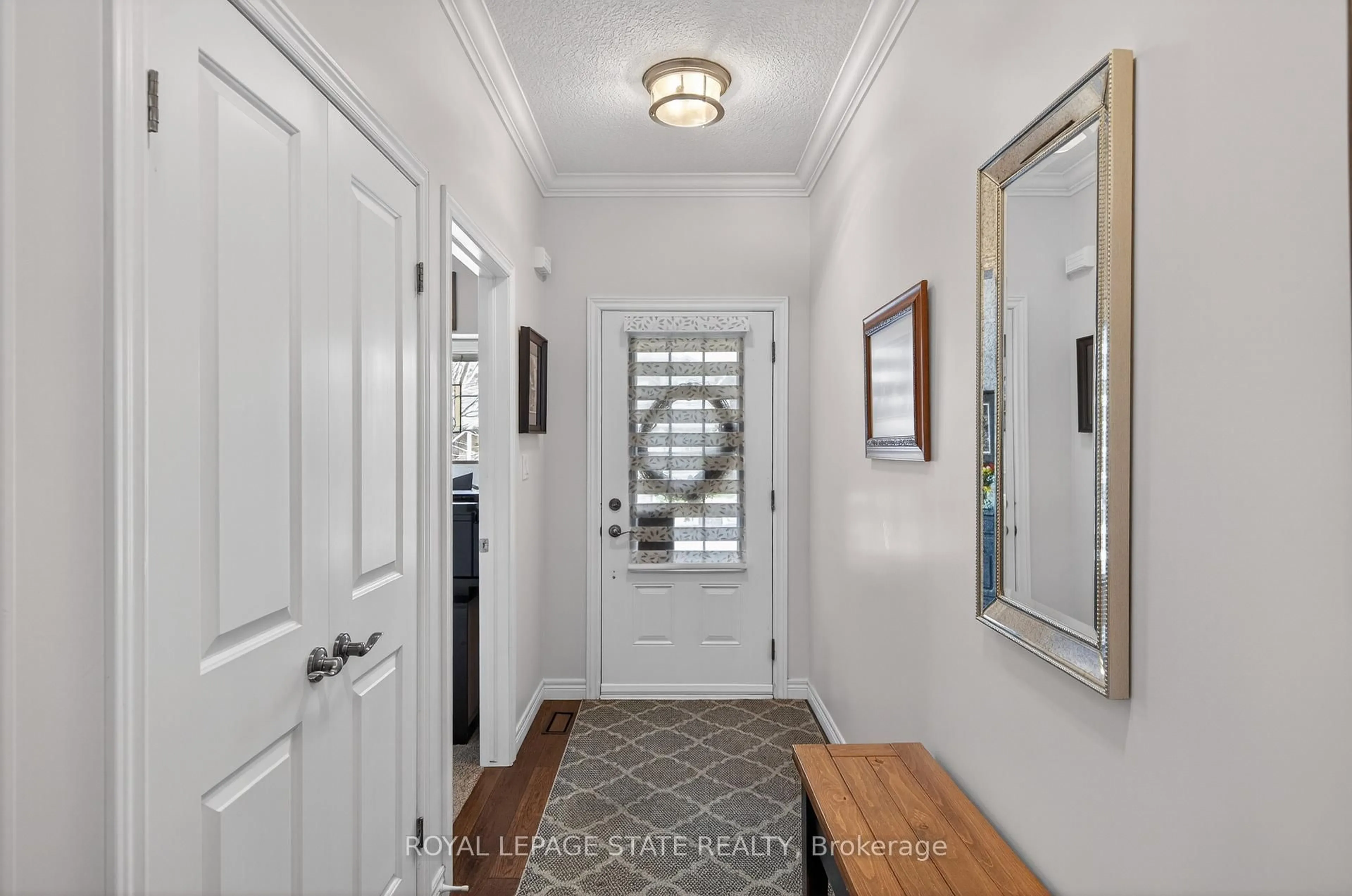 Indoor entryway for 36 Banks St, Brantford Ontario N3T 0H7