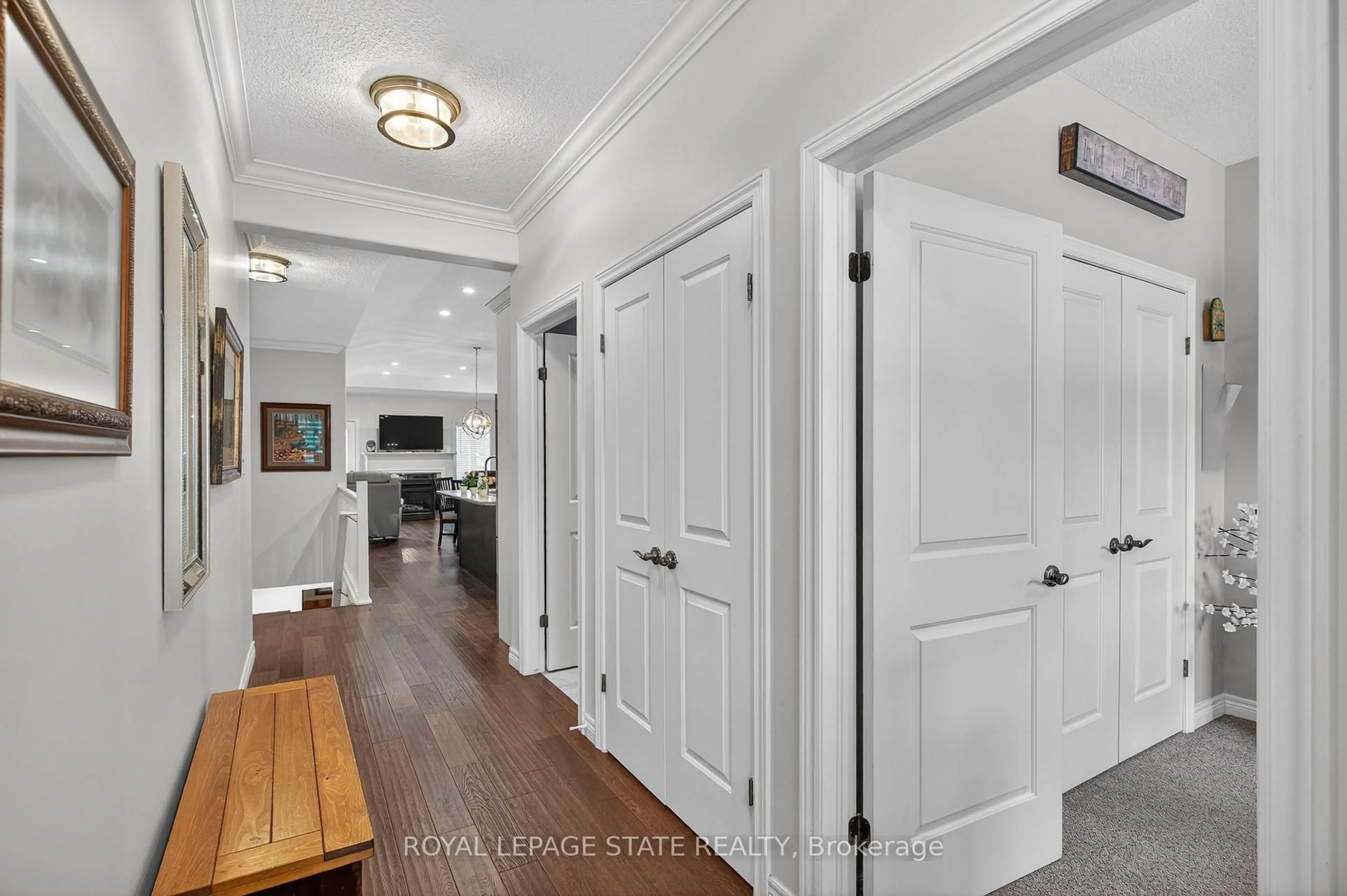 Indoor entryway for 36 Banks St, Brantford Ontario N3T 0H7