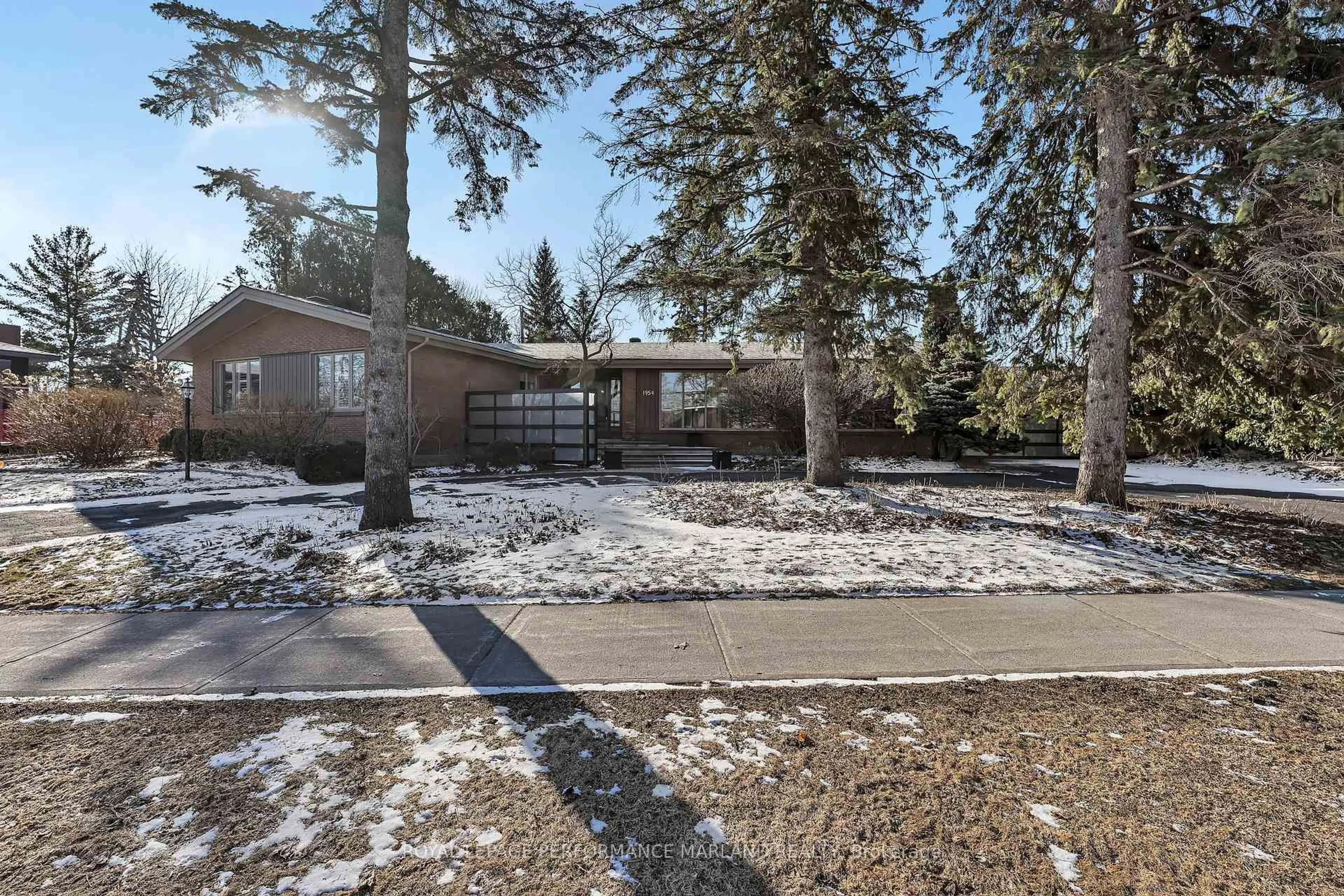 Unknown for 1954 LENESTER Ave, Ottawa Ontario K2A 1J9