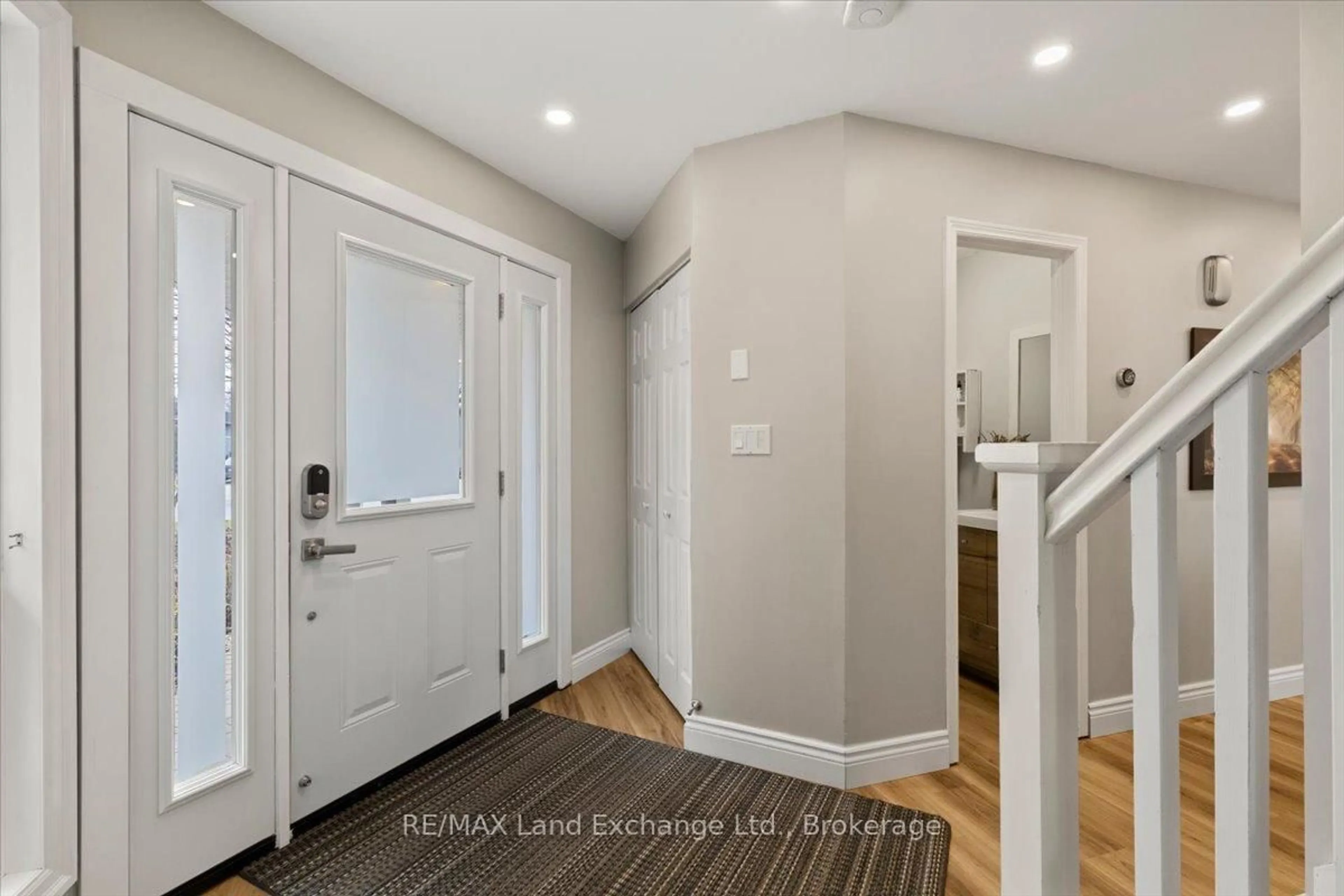 Indoor entryway for 471 Joseph St, Saugeen Shores Ontario N0H 2C2