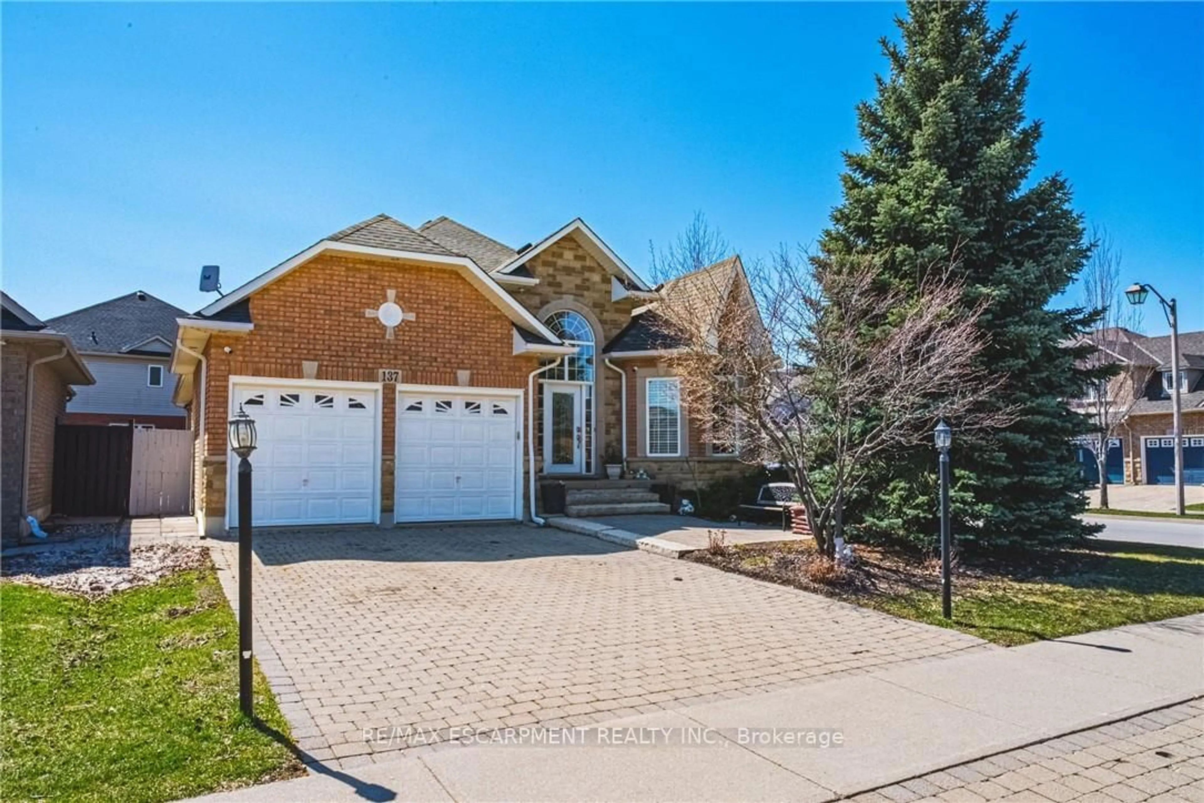 Home with brick exterior material, street for 137 PINEHILL Dr, Hamilton Ontario L0R 1P0