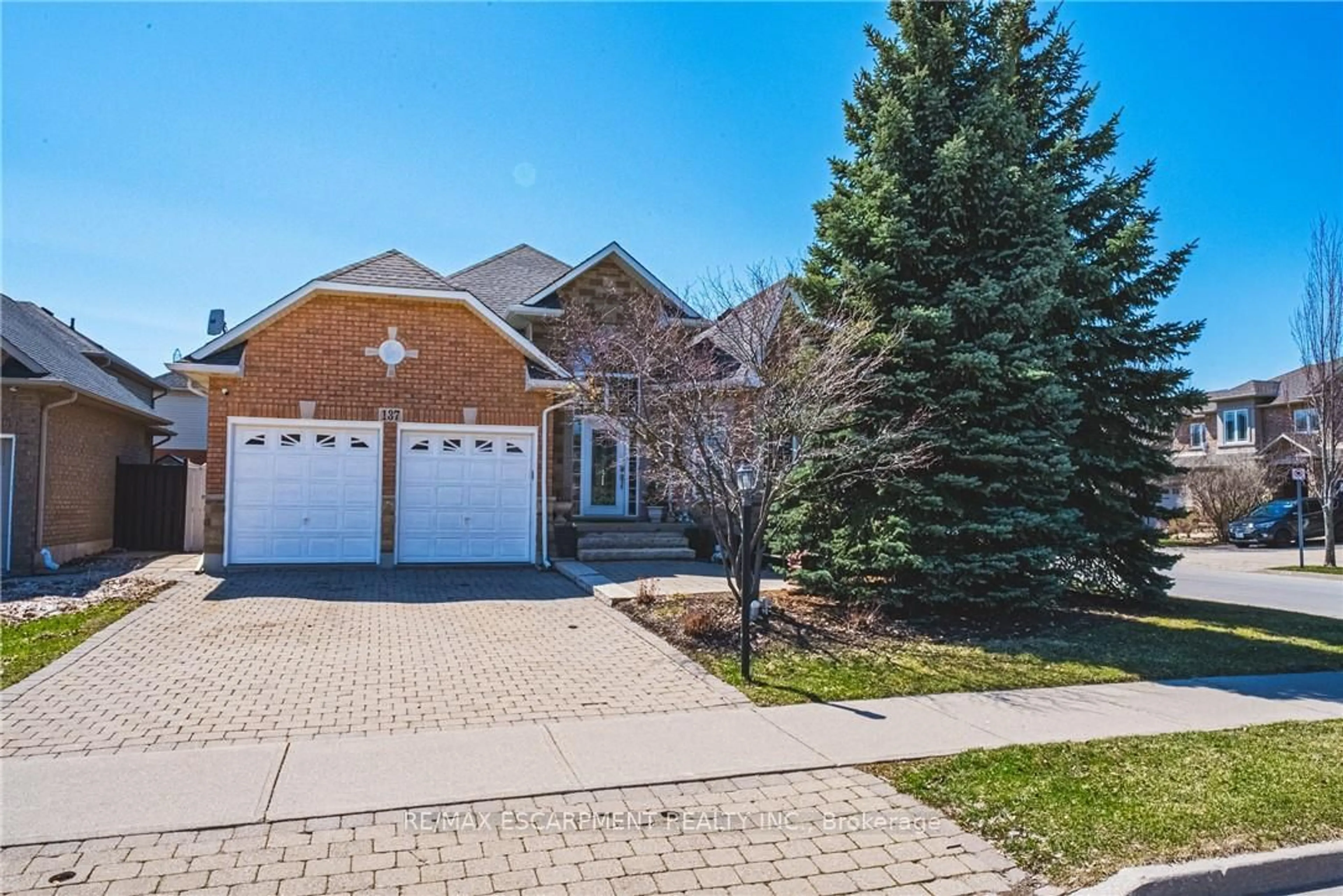 Home with brick exterior material, street for 137 PINEHILL Dr, Hamilton Ontario L0R 1P0
