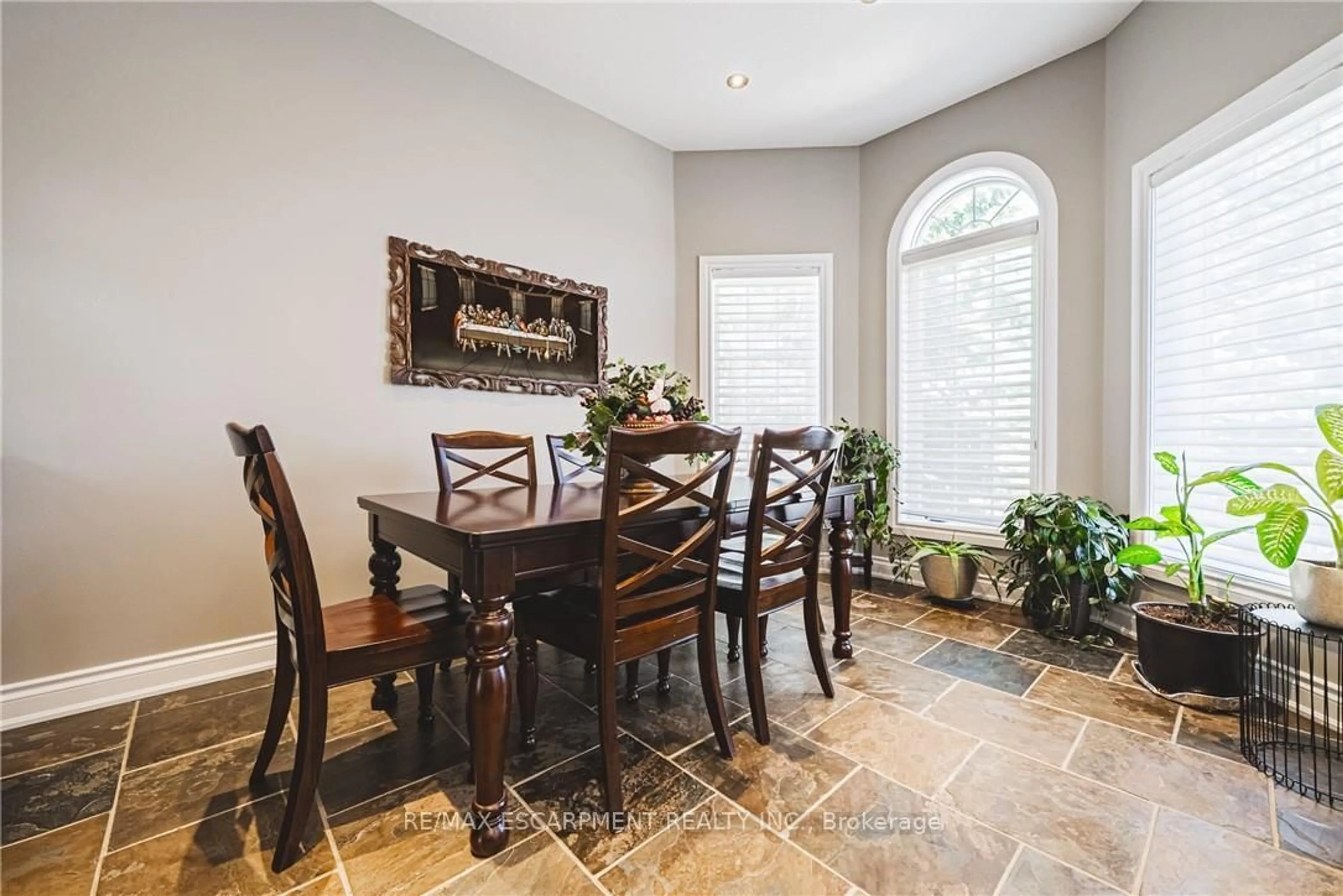 Dining room, ceramic/tile floor for 137 PINEHILL Dr, Hamilton Ontario L0R 1P0