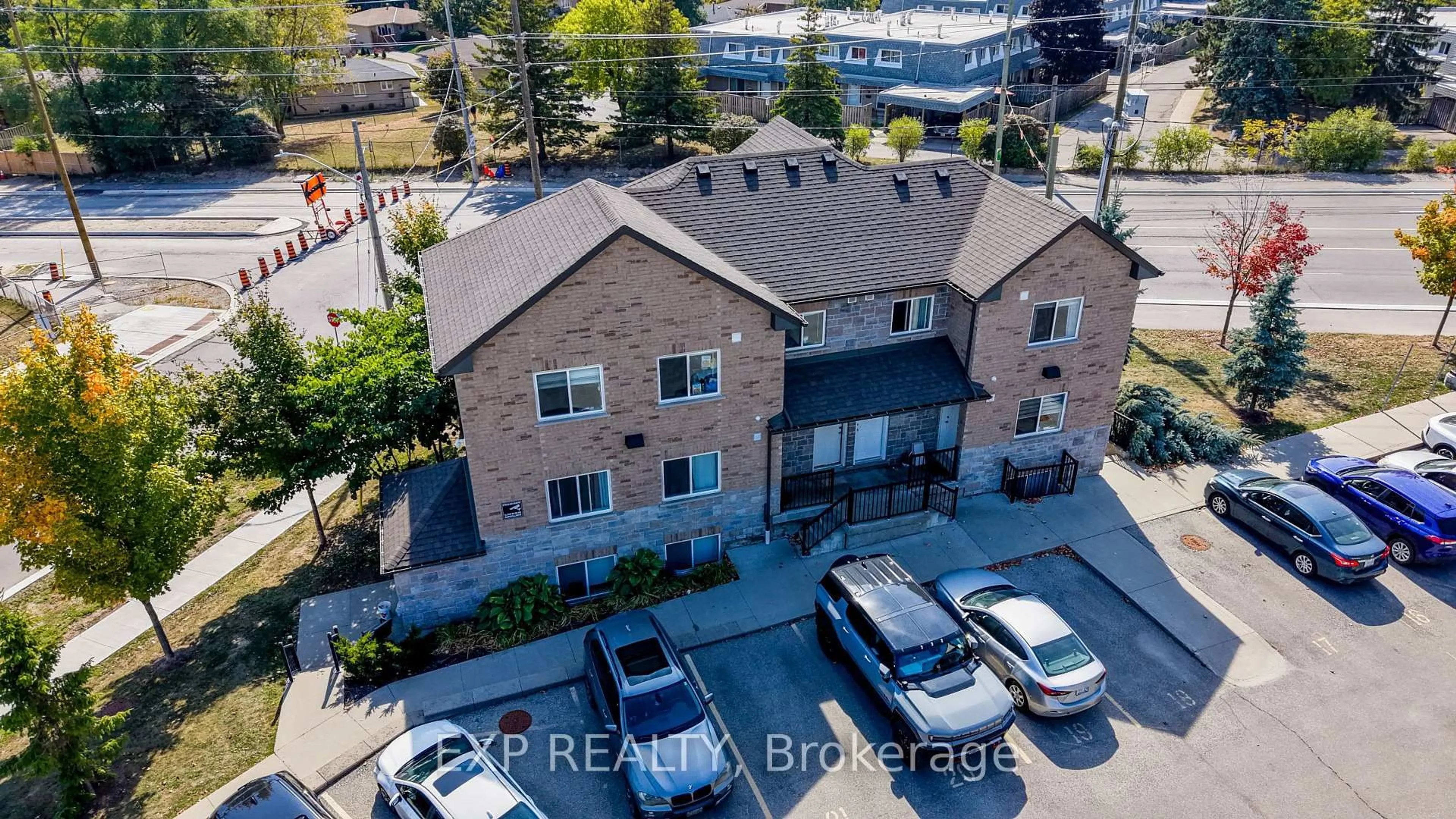 A pic from outside/outdoor area/front of a property/back of a property/a pic from drone, unknown for 185 Windale Cres #6A, Kitchener Ontario N2E 0G3