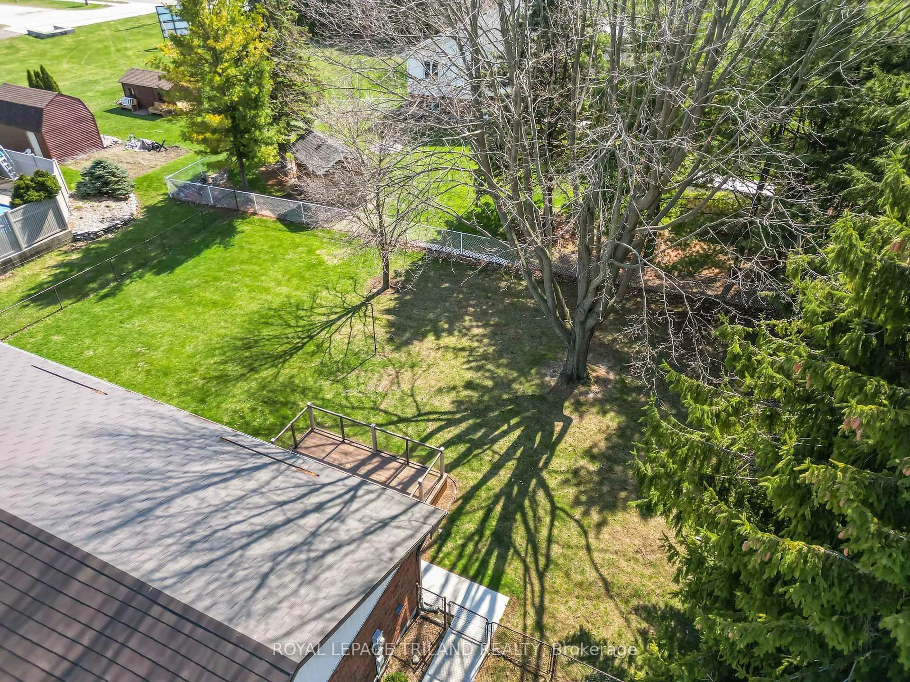 A pic from outside/outdoor area/front of a property/back of a property/a pic from drone, unknown for 3 Durham St, Newbury Ontario N0L 1Z0