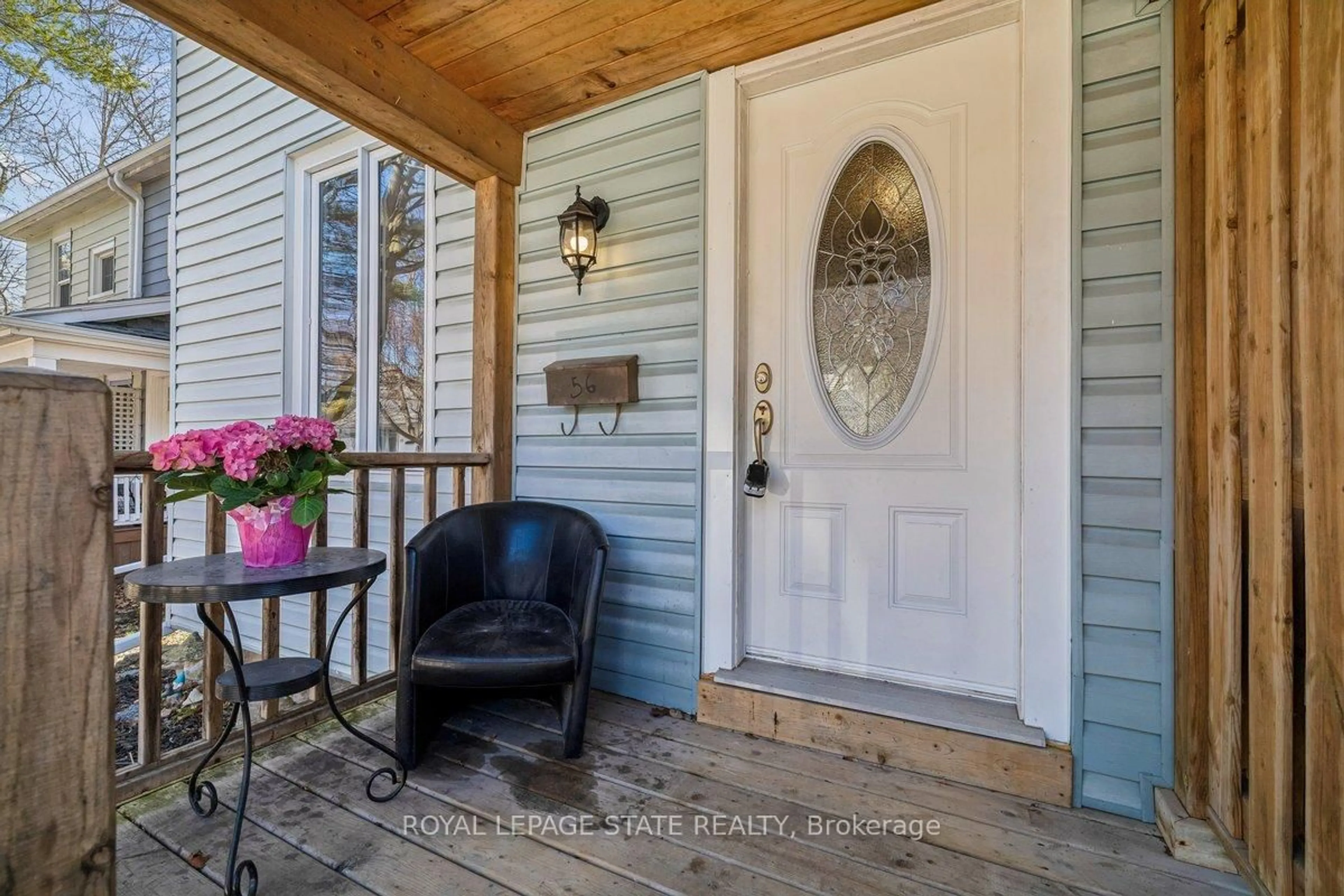 Indoor entryway for 56 James St, Hamilton Ontario L9H 2J7