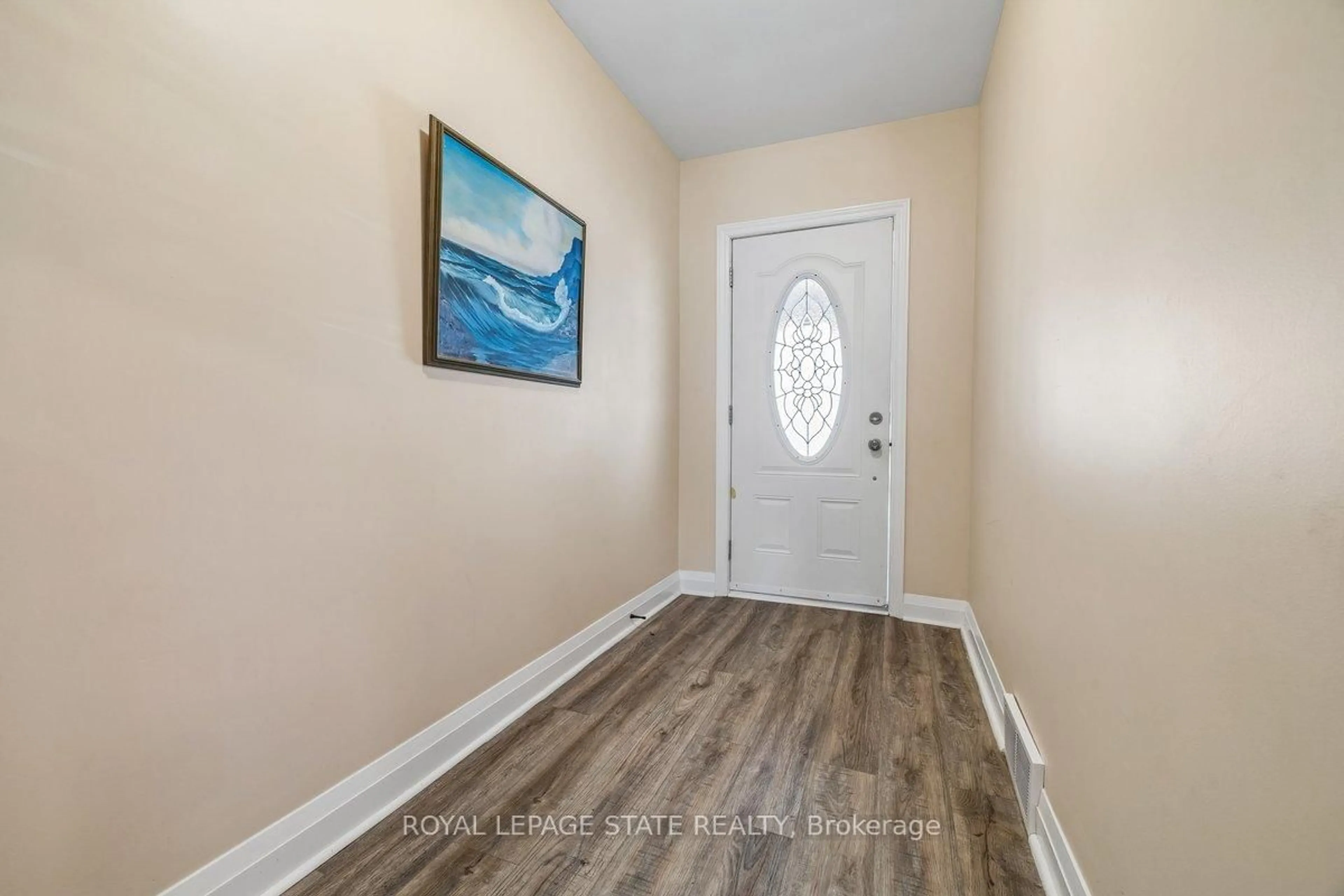 Indoor entryway for 56 James St, Hamilton Ontario L9H 2J7
