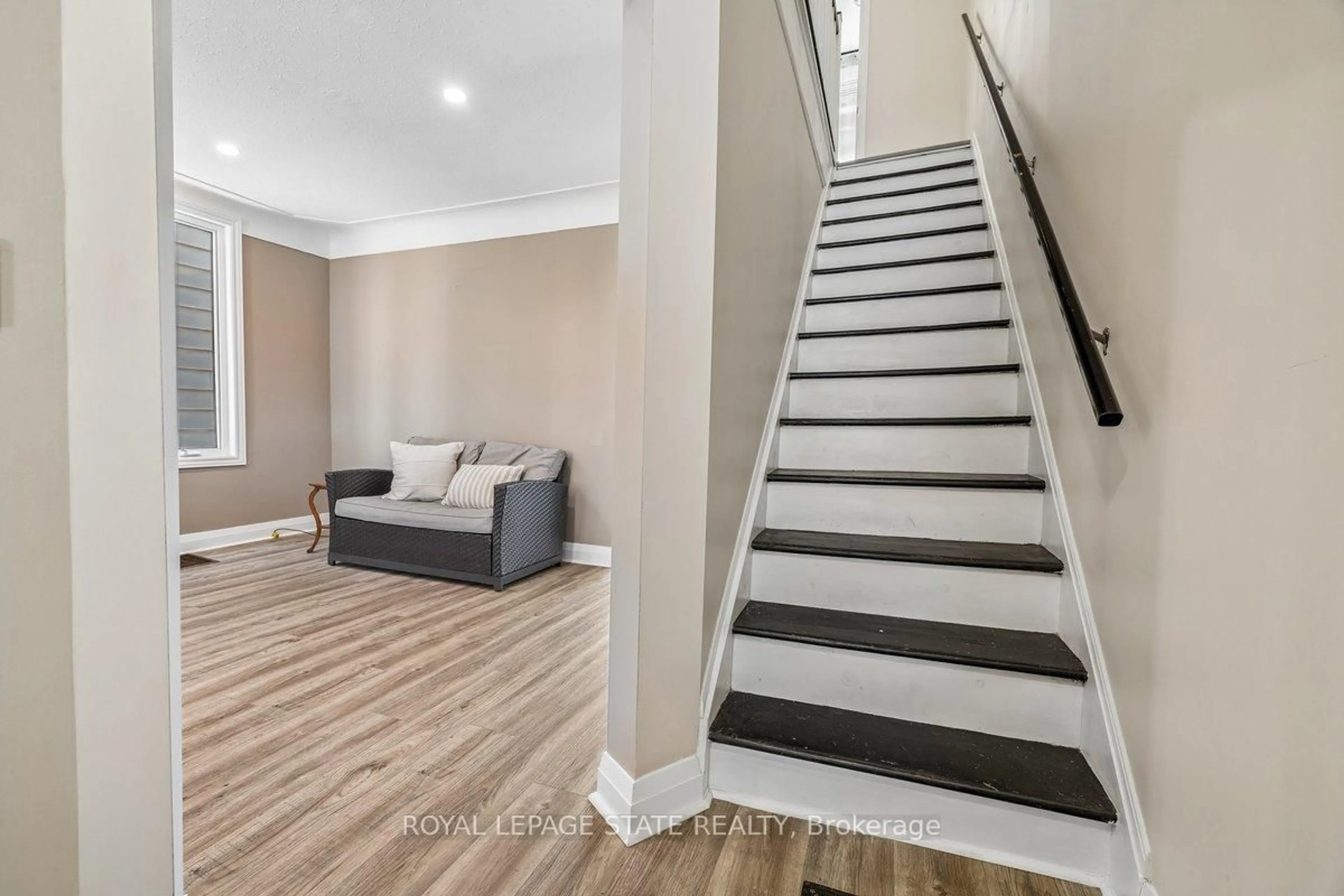 Stairs for 56 James St, Hamilton Ontario L9H 2J7