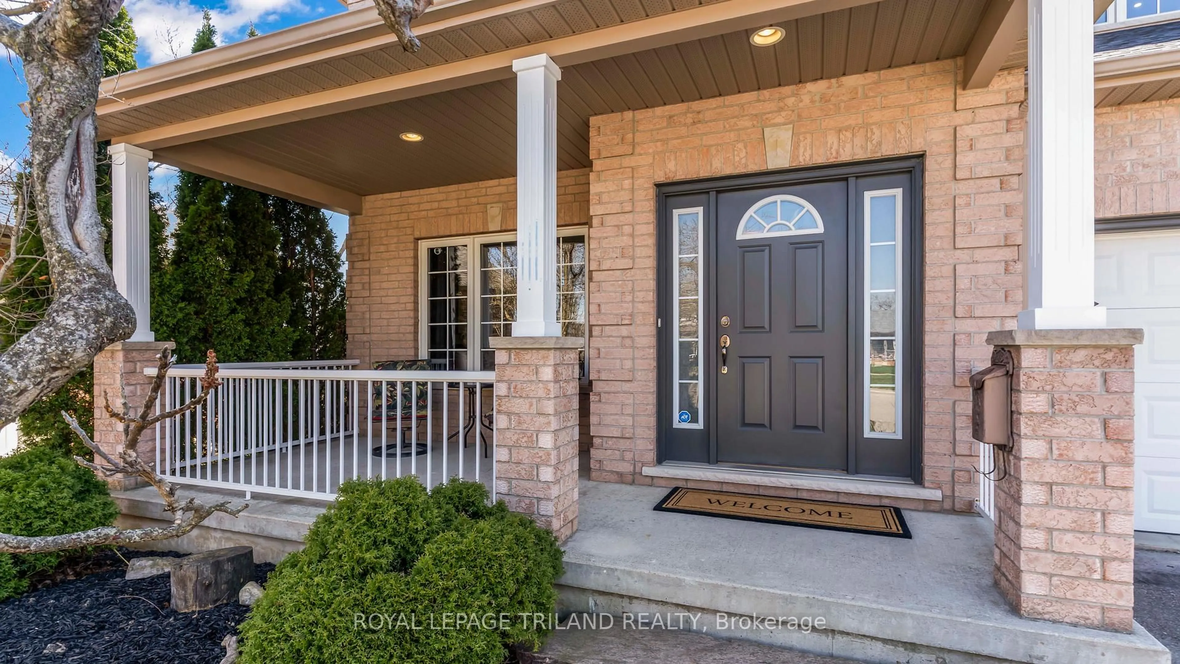 Indoor entryway for 10 PRESPA Crt, St. Thomas Ontario N5R 0A8