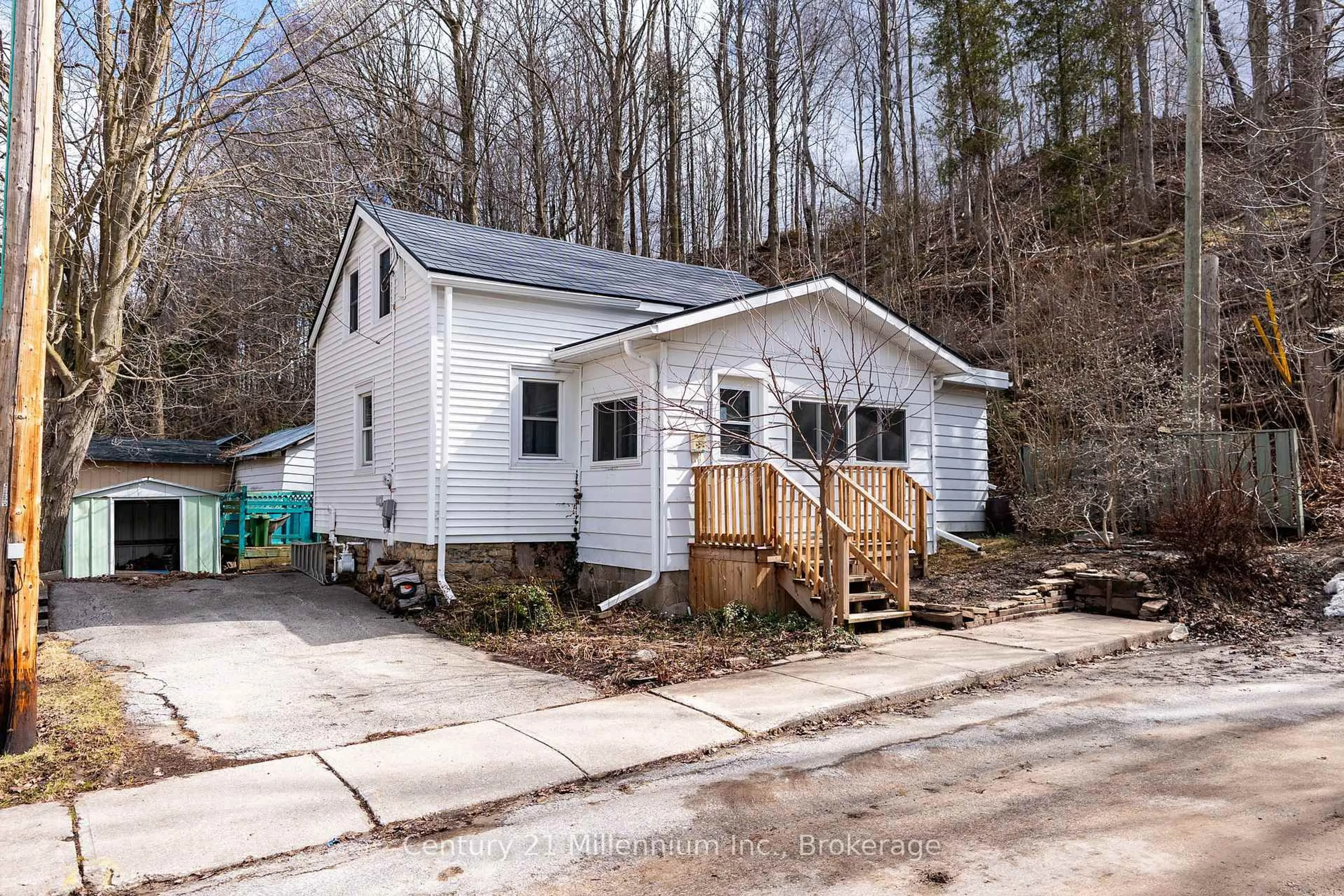 Unknown for 440 13th St, Owen Sound Ontario N4K 1W6