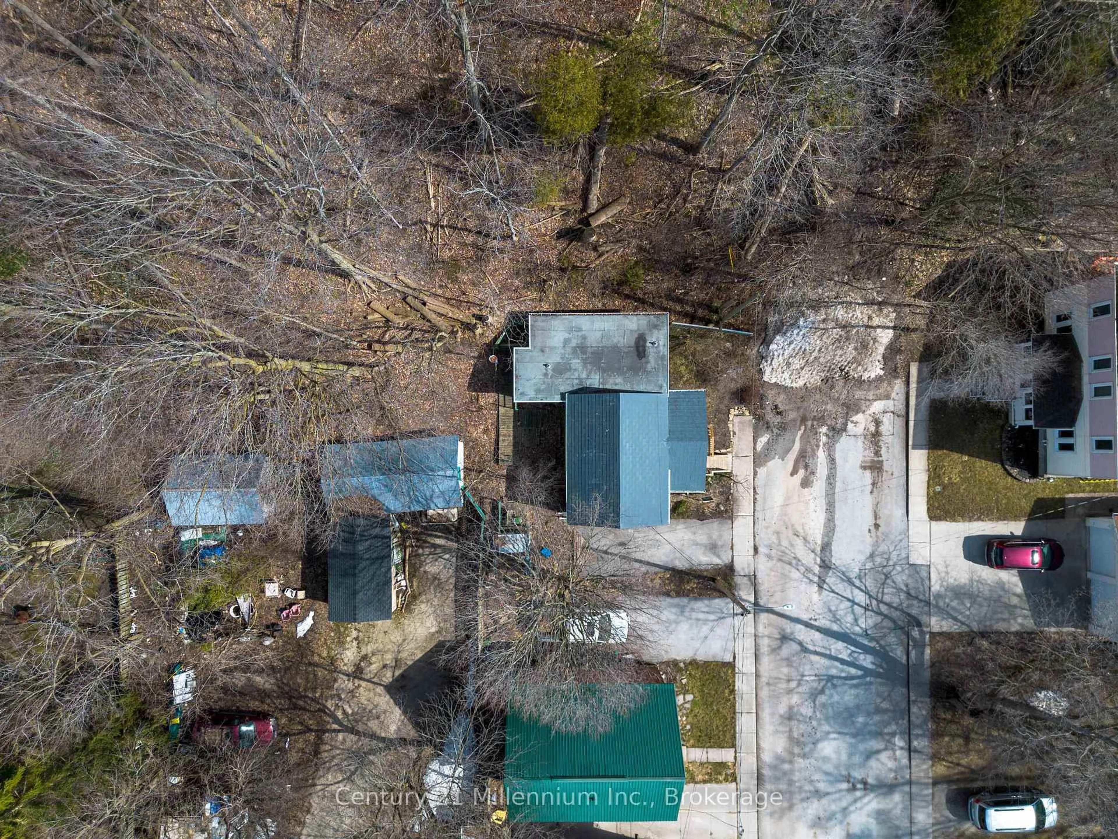 A pic from outside/outdoor area/front of a property/back of a property/a pic from drone, unknown for 440 13th St, Owen Sound Ontario N4K 1W6