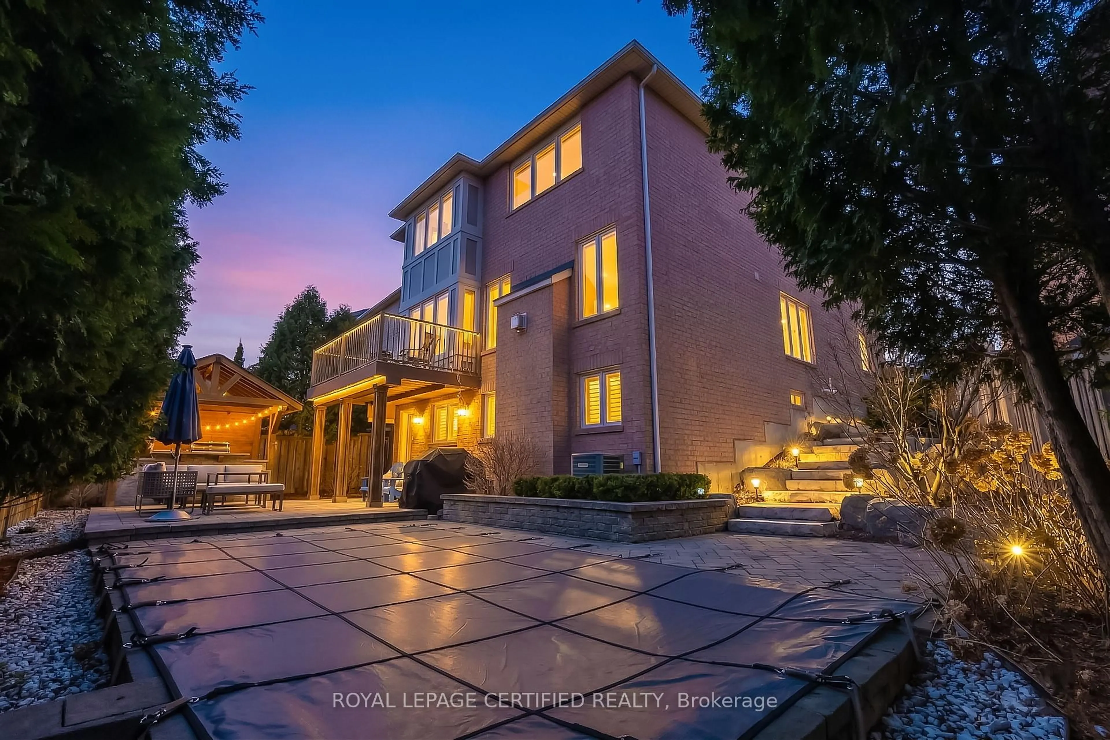 Unknown for 31 Peer Crt, Hamilton Ontario L9K 0C5