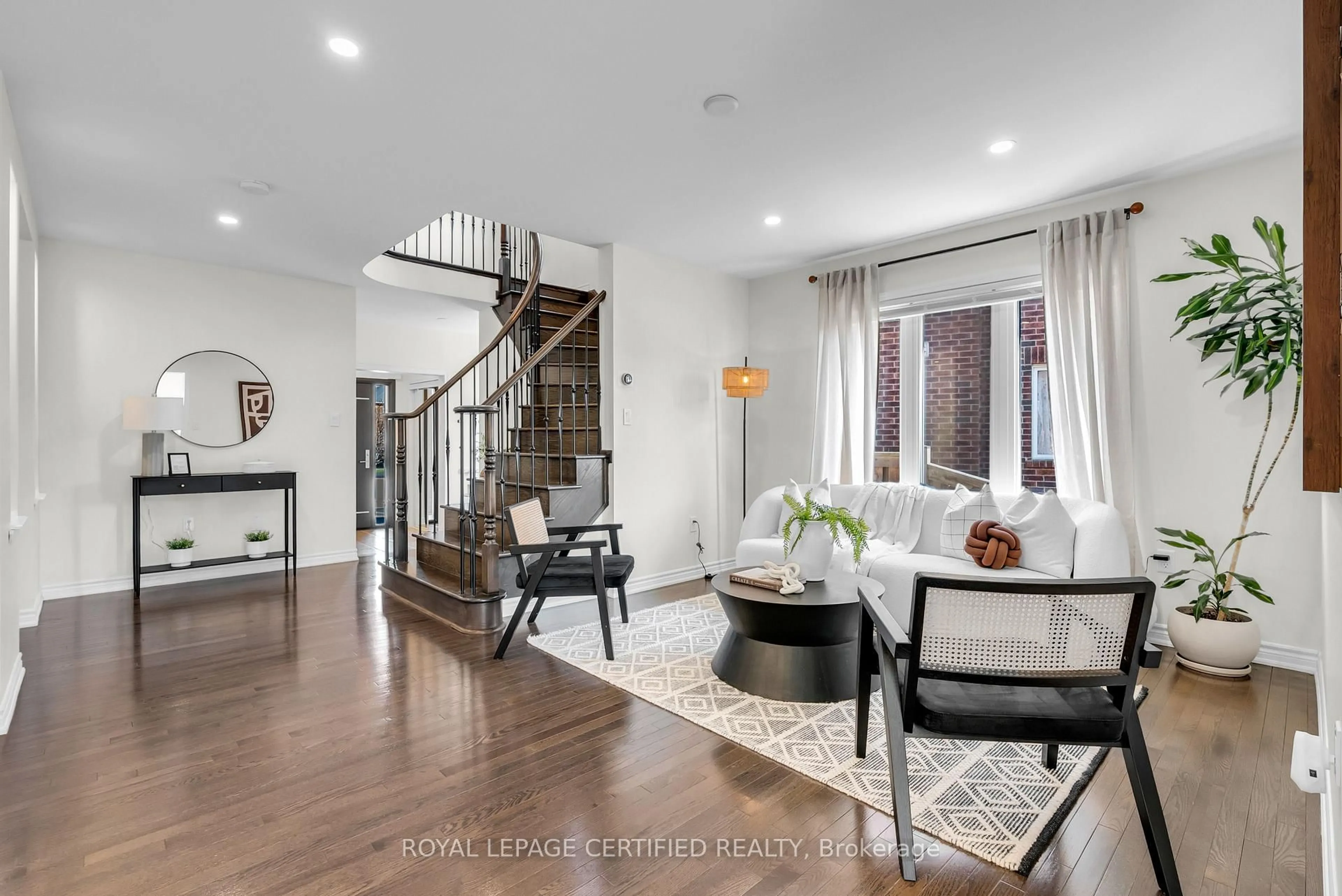 Unknown for 31 Peer Crt, Hamilton Ontario L9K 0C5