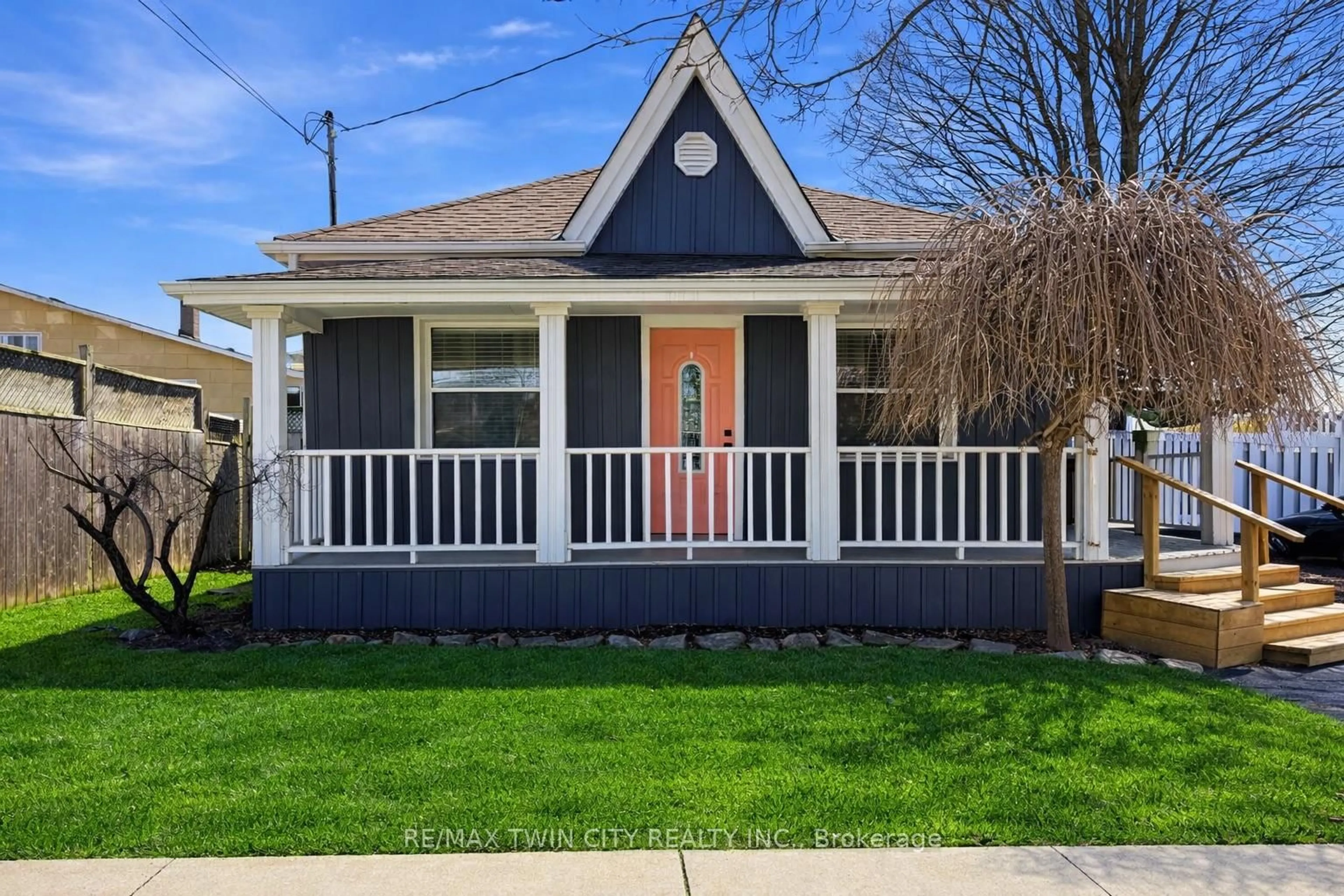 Home with vinyl exterior material, street for 167 Elgin St, Brantford Ontario N3S 5A4