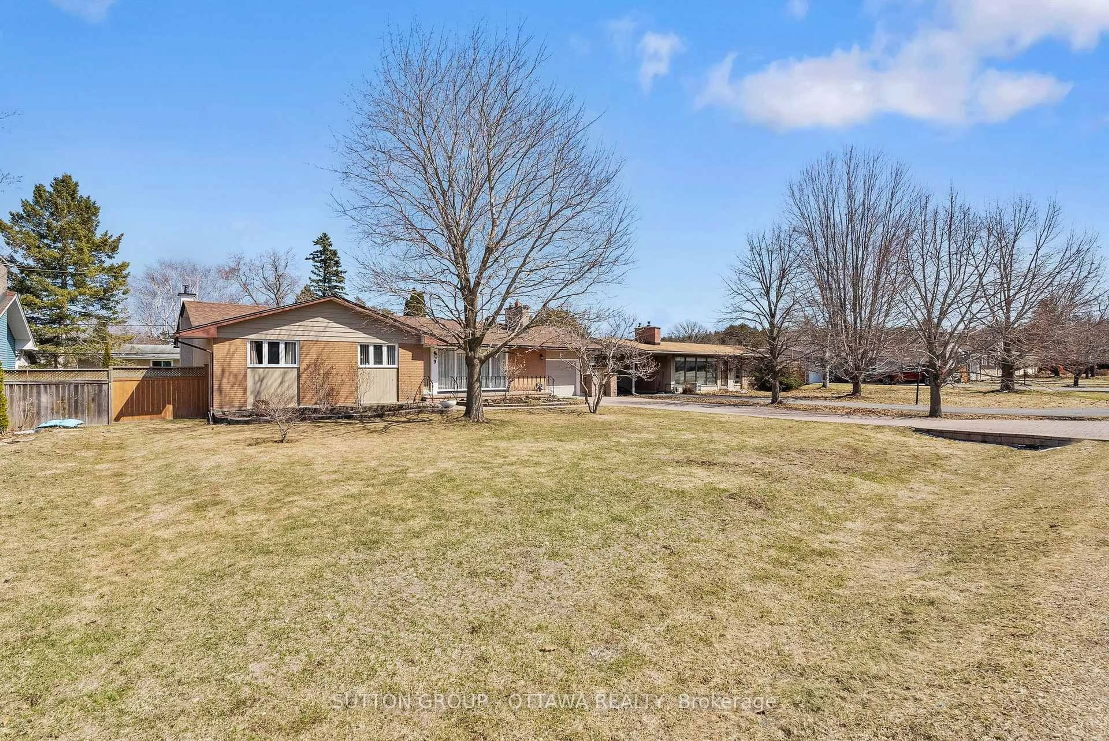 A pic from outside/outdoor area/front of a property/back of a property/a pic from drone, street for 9 Aberfeldy St, Ottawa Ontario K2H 6H6