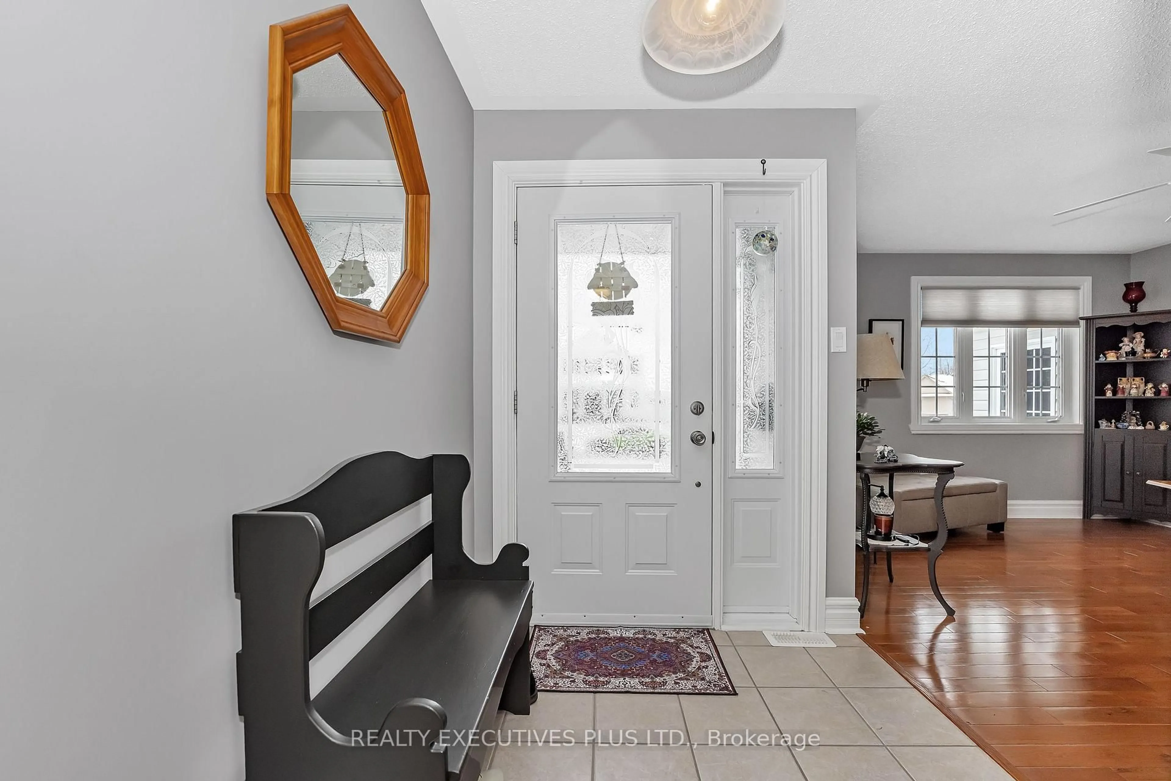 Indoor entryway for 11 Grove St, South Dundas Ontario K0E 1K0