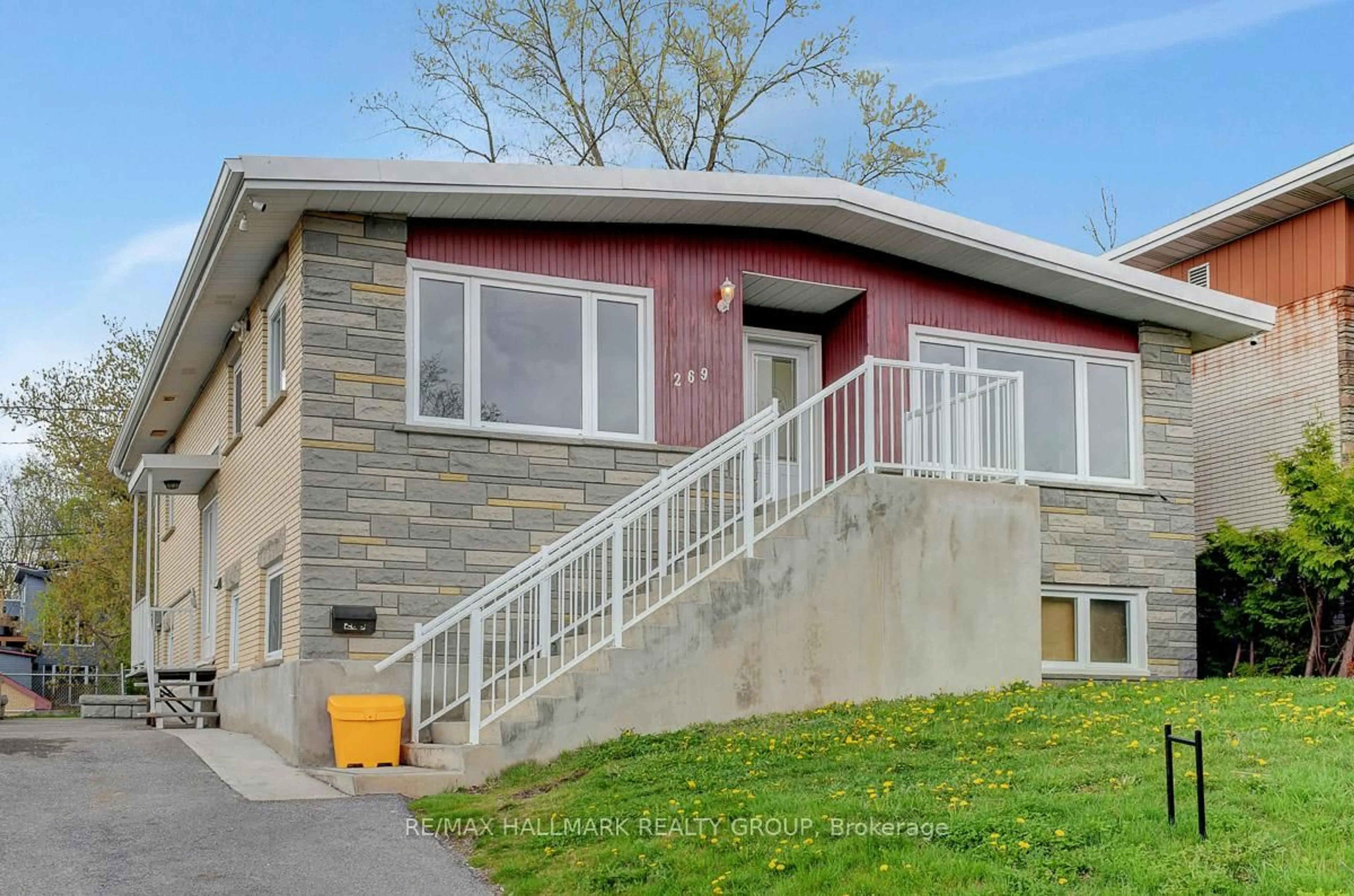 Home with brick exterior material, unknown for 269 Michel Circ, Ottawa Ontario K1L 7P4