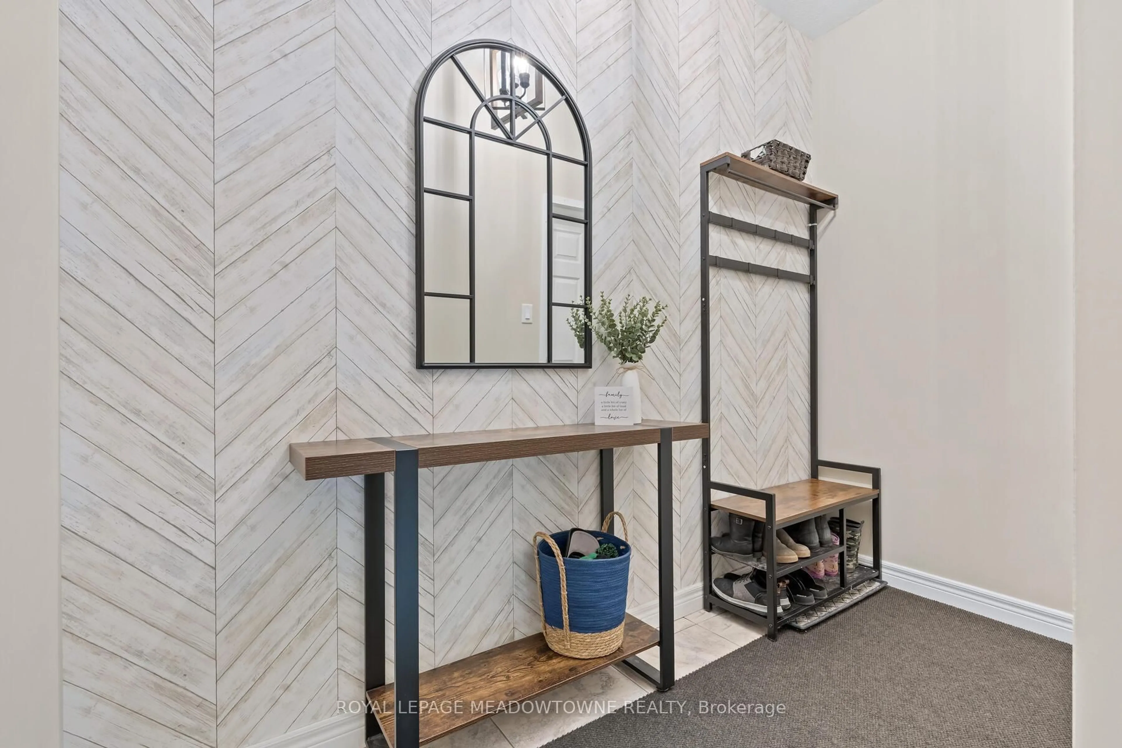 Indoor entryway for 39 Kay Cres #20, Guelph Ontario N1L 0N5