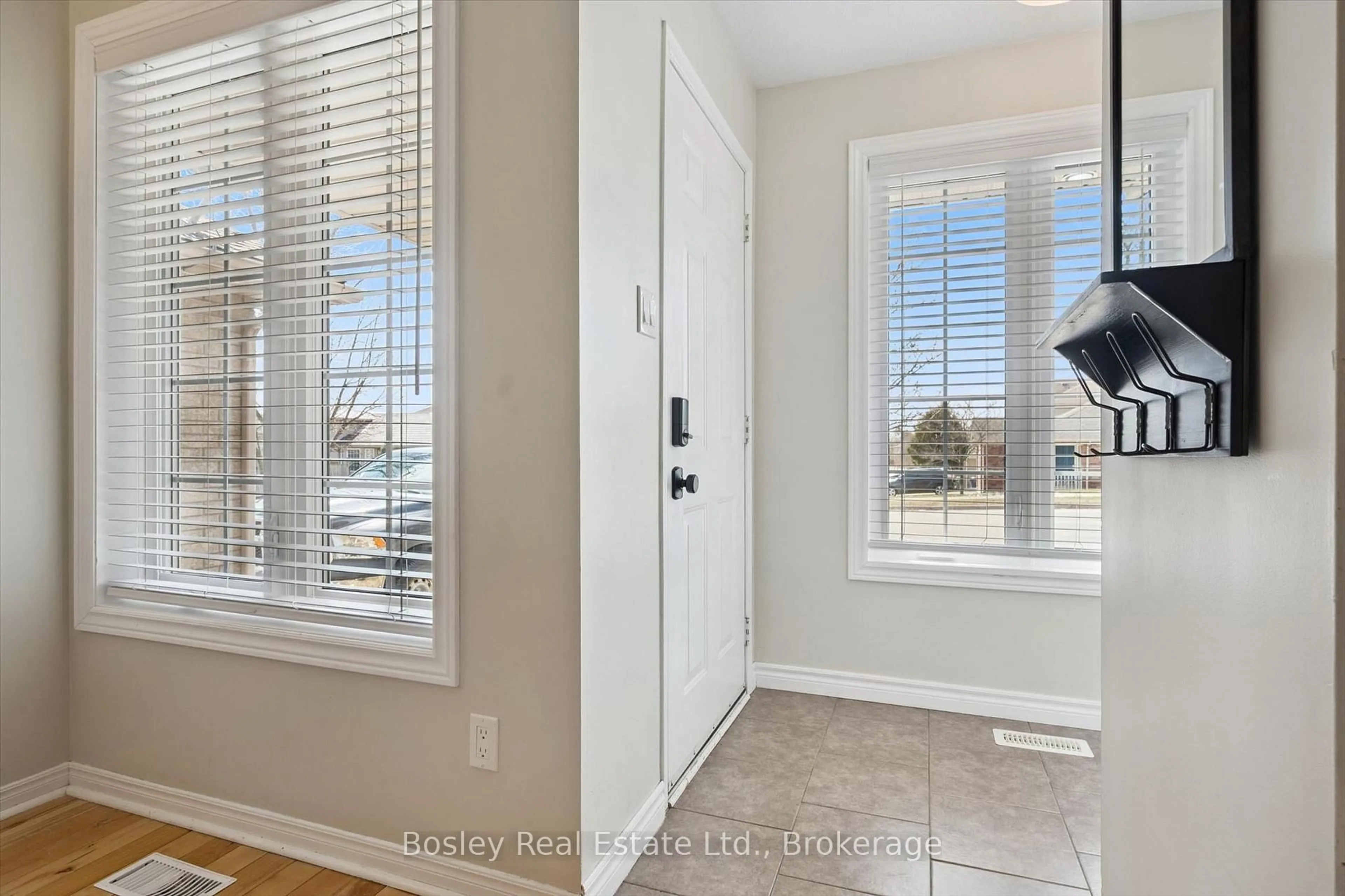 Indoor entryway for 143 Bradson Dr, Guelph Ontario N1E 7B6