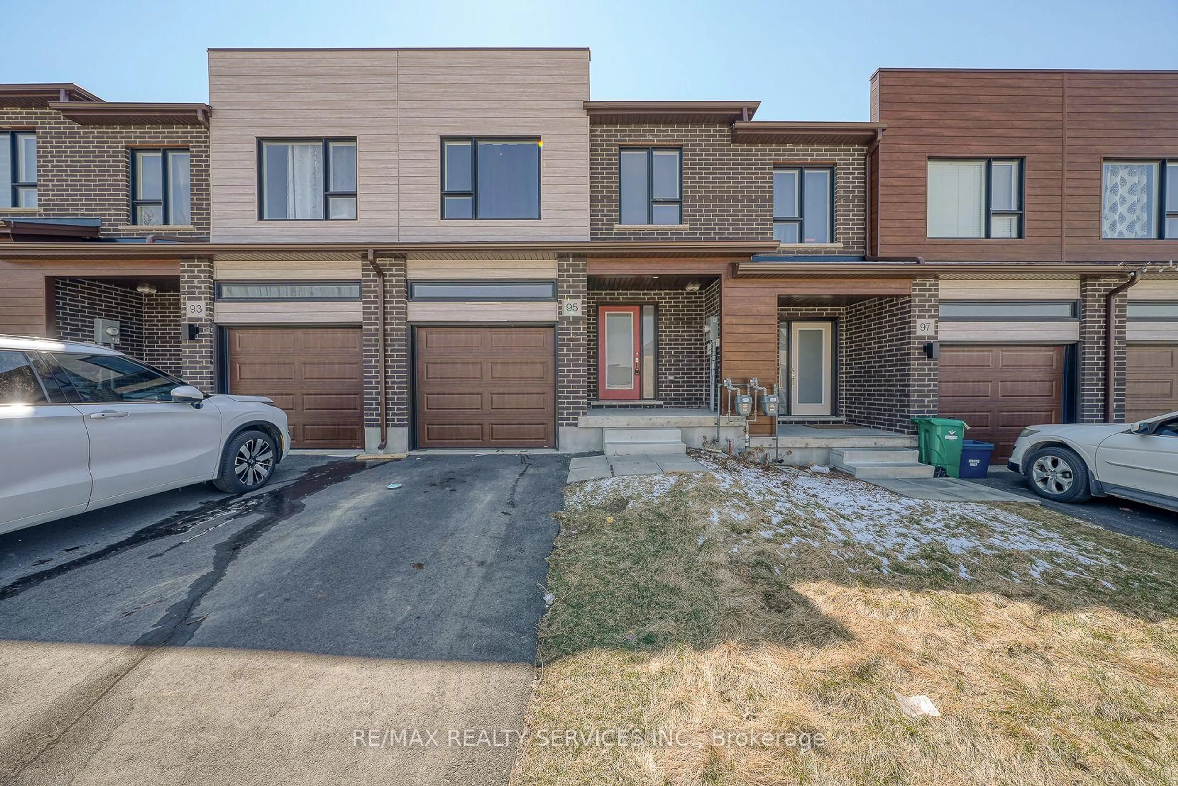 Home with brick exterior material, street for 95 Queensbrook Cres, Cambridge Ontario N1S 0E4