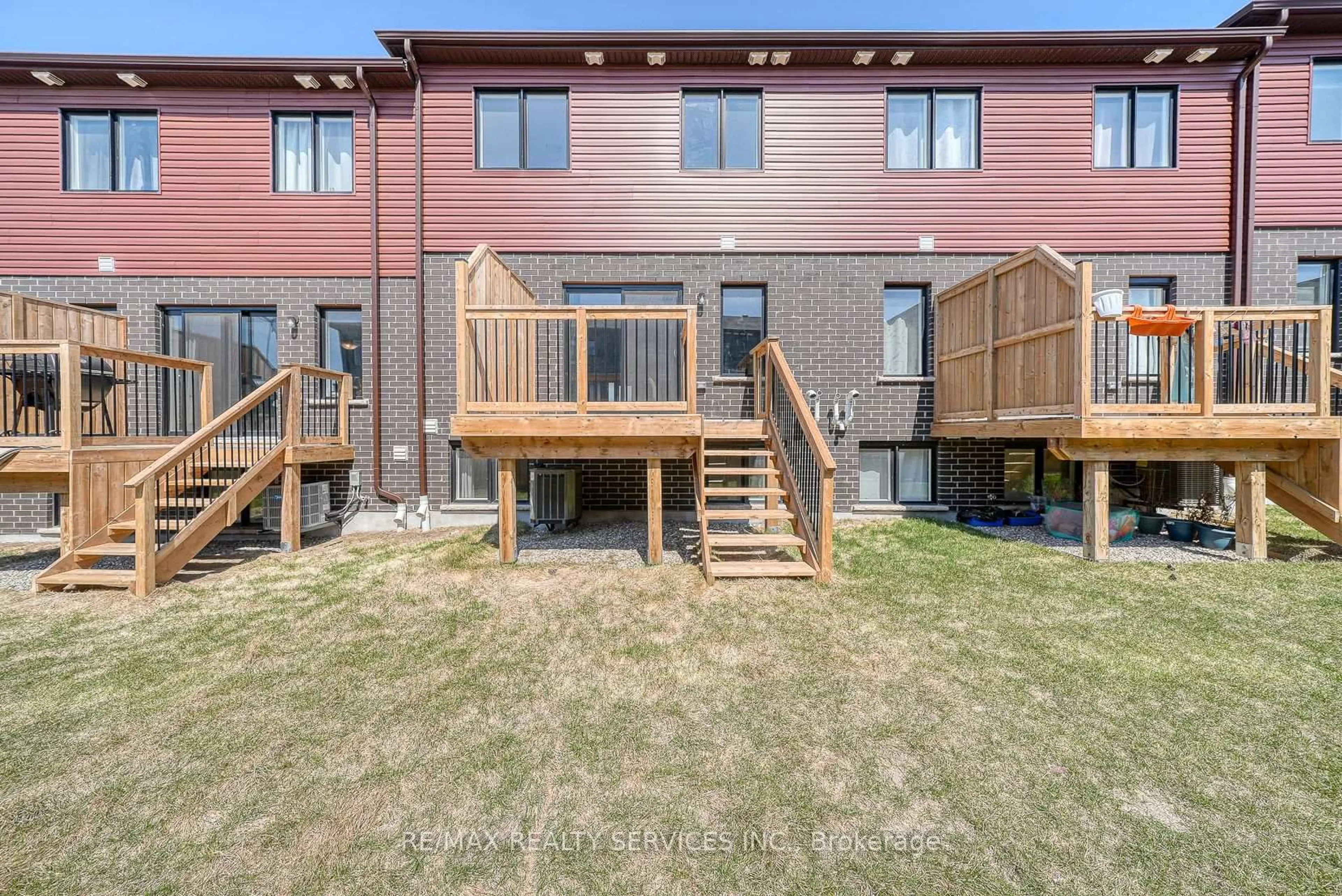 Patio, unknown for 95 Queensbrook Cres, Cambridge Ontario N1S 0E4