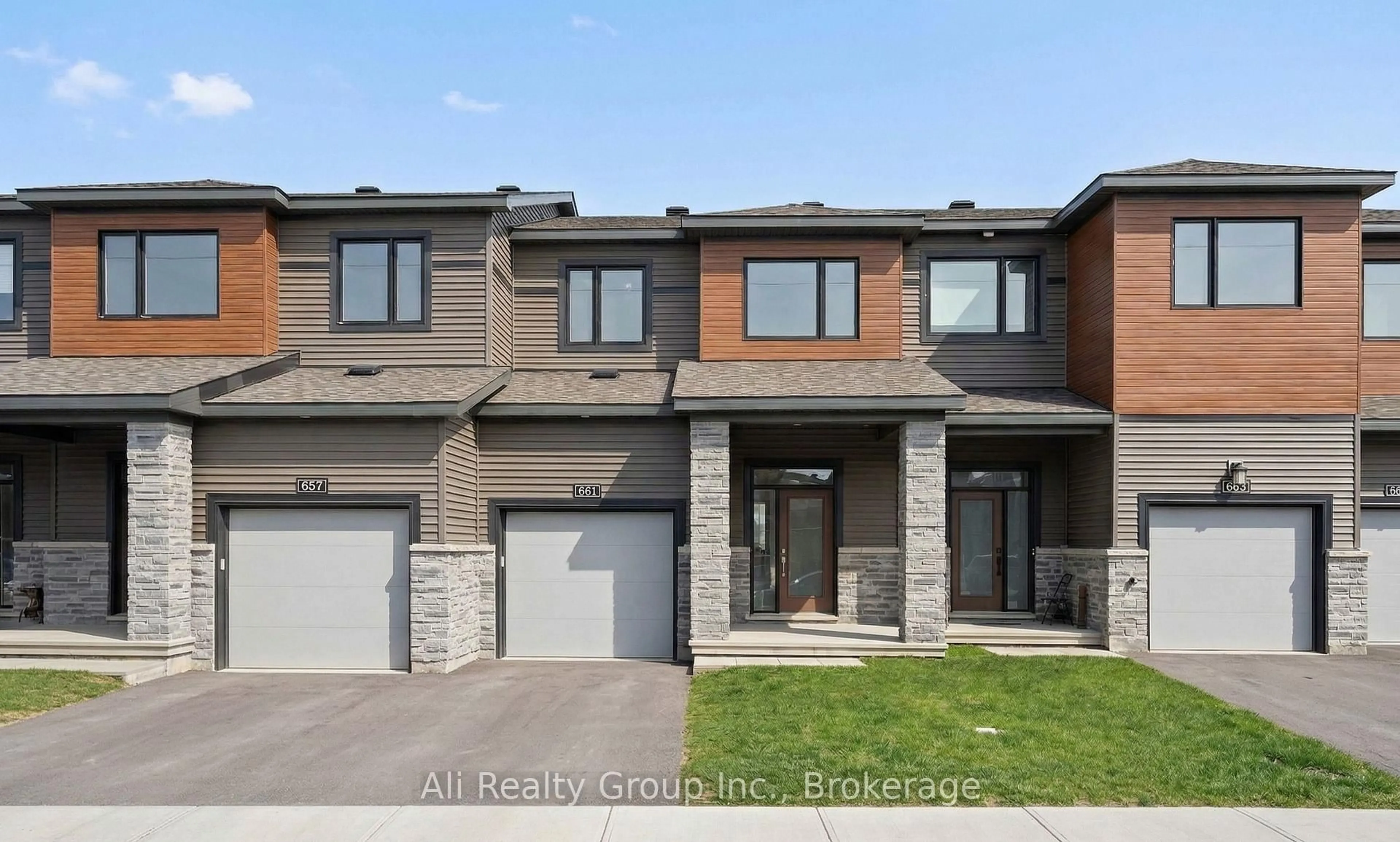 Home with brick exterior material, street for 661 Hamsa St, Ottawa Ontario K2J 6Z7