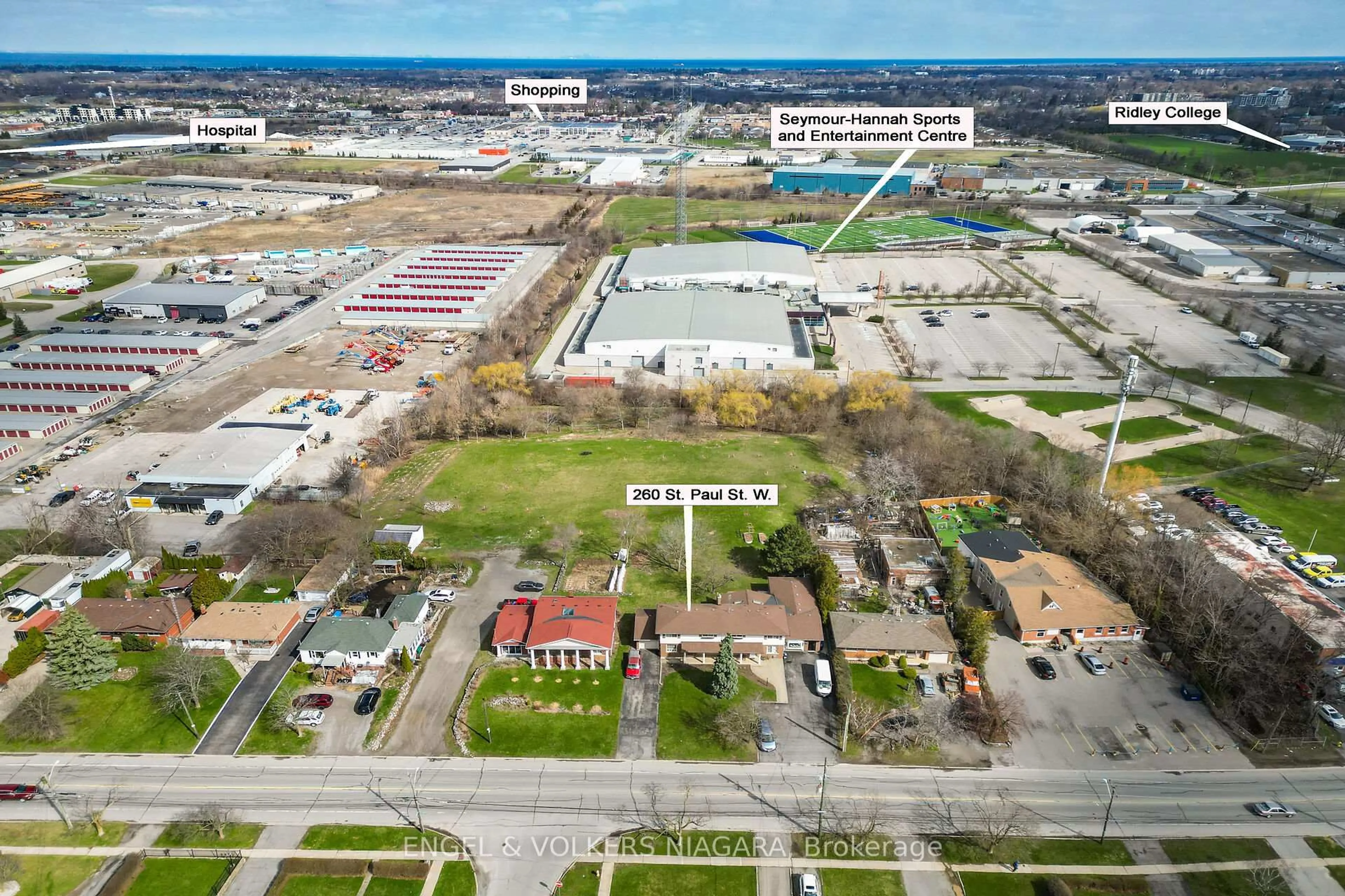 A pic from outside/outdoor area/front of a property/back of a property/a pic from drone, building for 260 St. Paul St, St. Catharines Ontario L2S 2E7