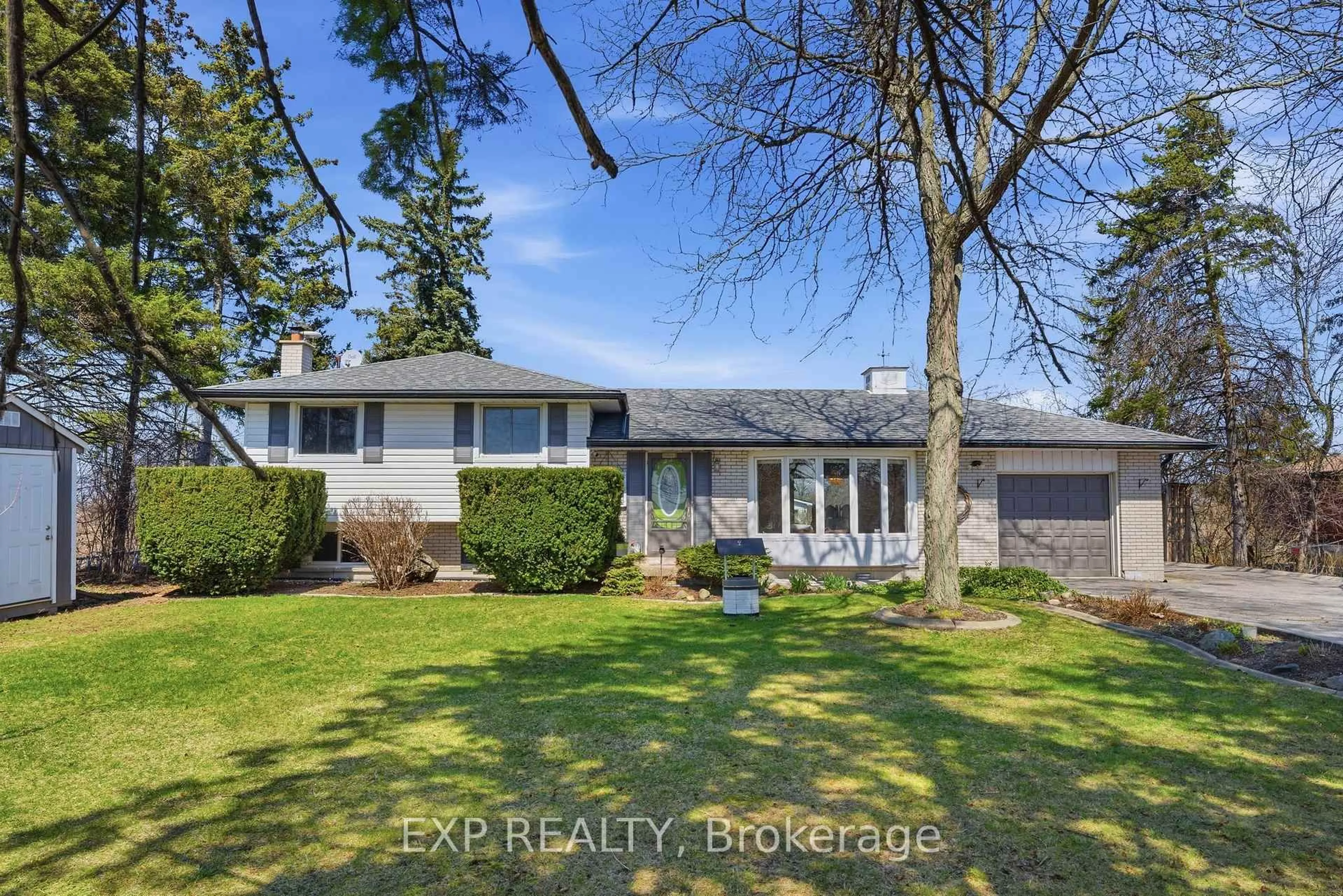 A pic from outside/outdoor area/front of a property/back of a property/a pic from drone, unknown for 4130 Golf Club Rd, Hamilton Ontario L0R 1P0