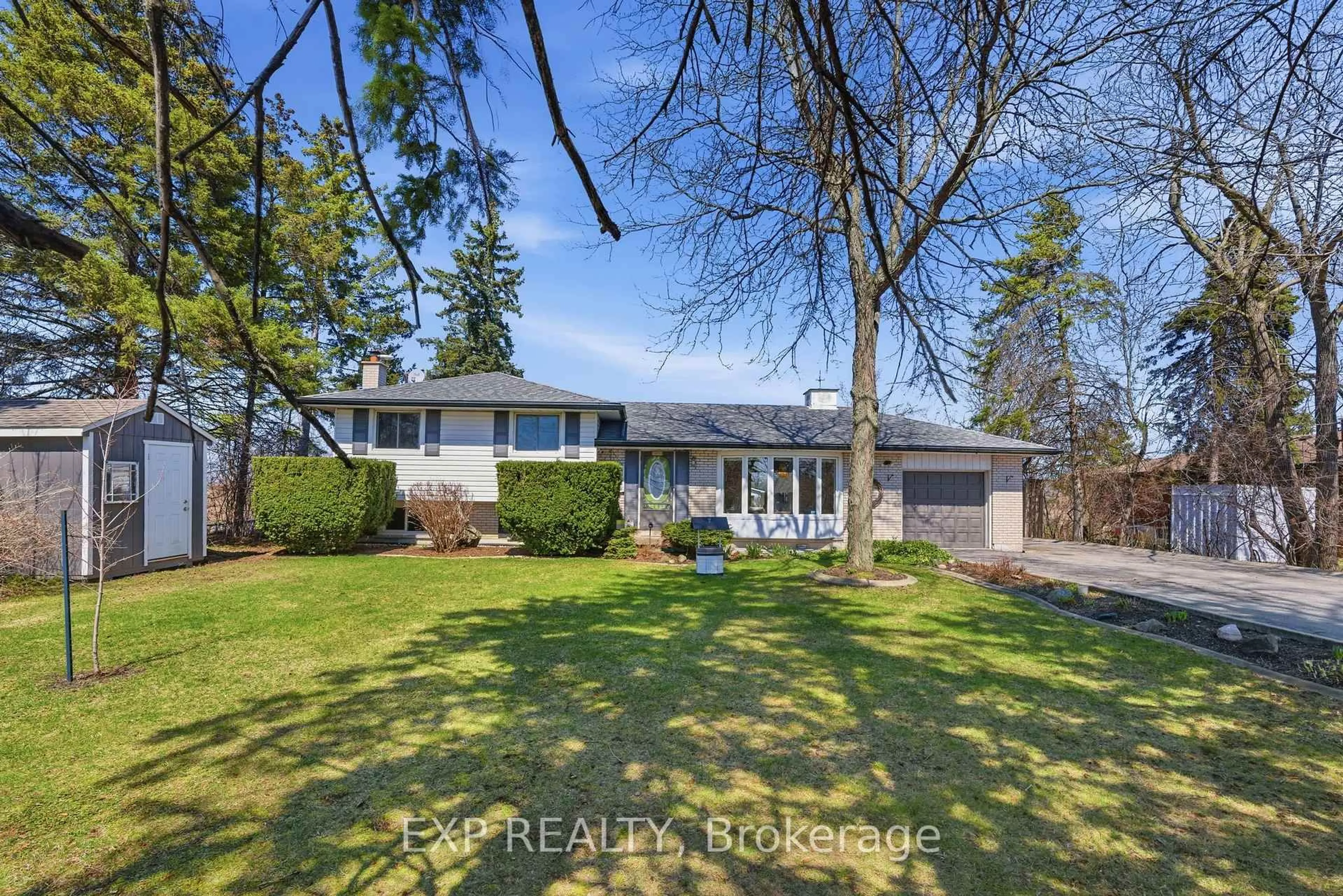 A pic from outside/outdoor area/front of a property/back of a property/a pic from drone, street for 4130 Golf Club Rd, Hamilton Ontario L0R 1P0