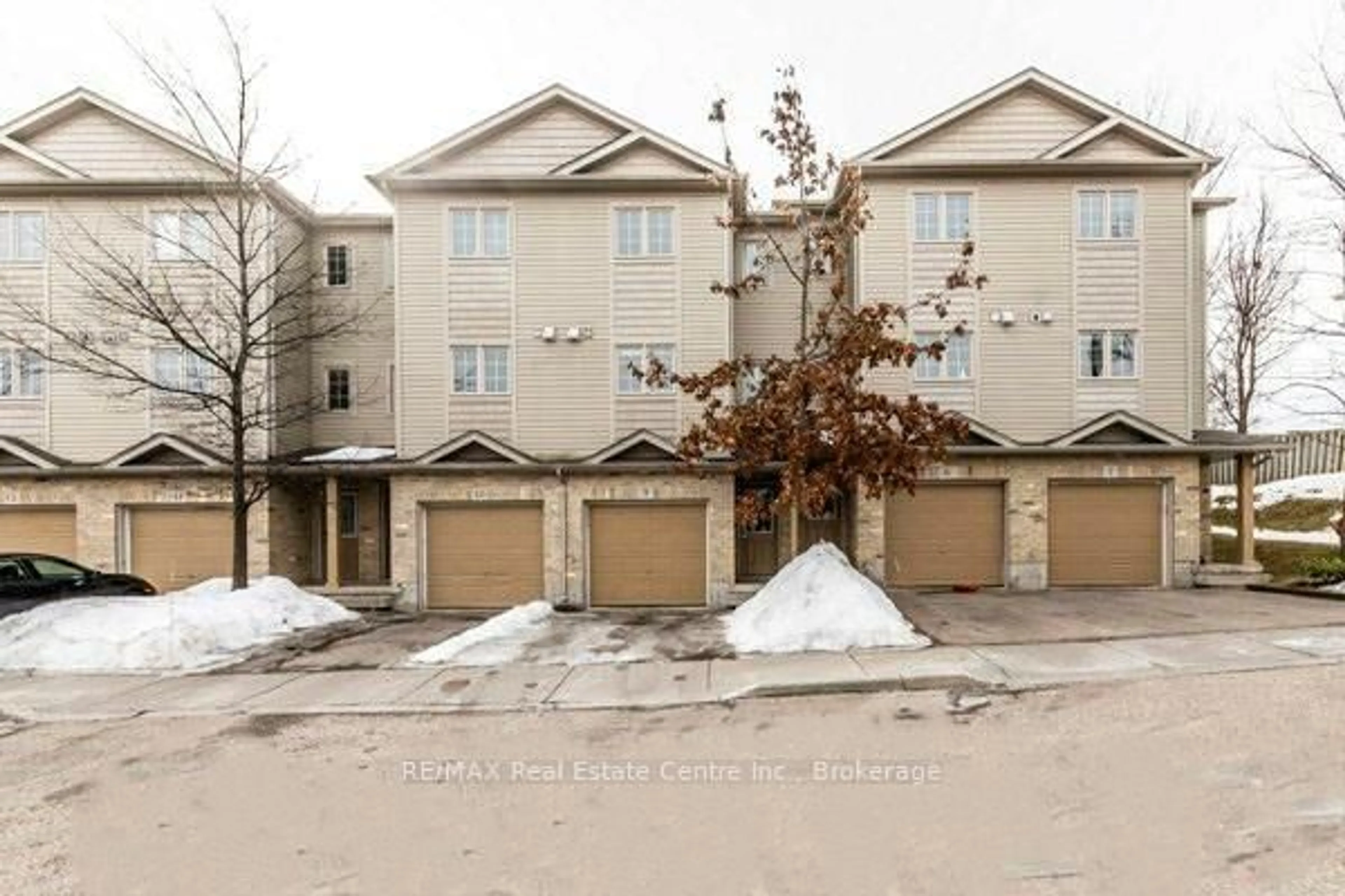 A pic from outside/outdoor area/front of a property/back of a property/a pic from drone, street for 155 Highland Cres #B9, Waterloo Ontario N2M 0A1