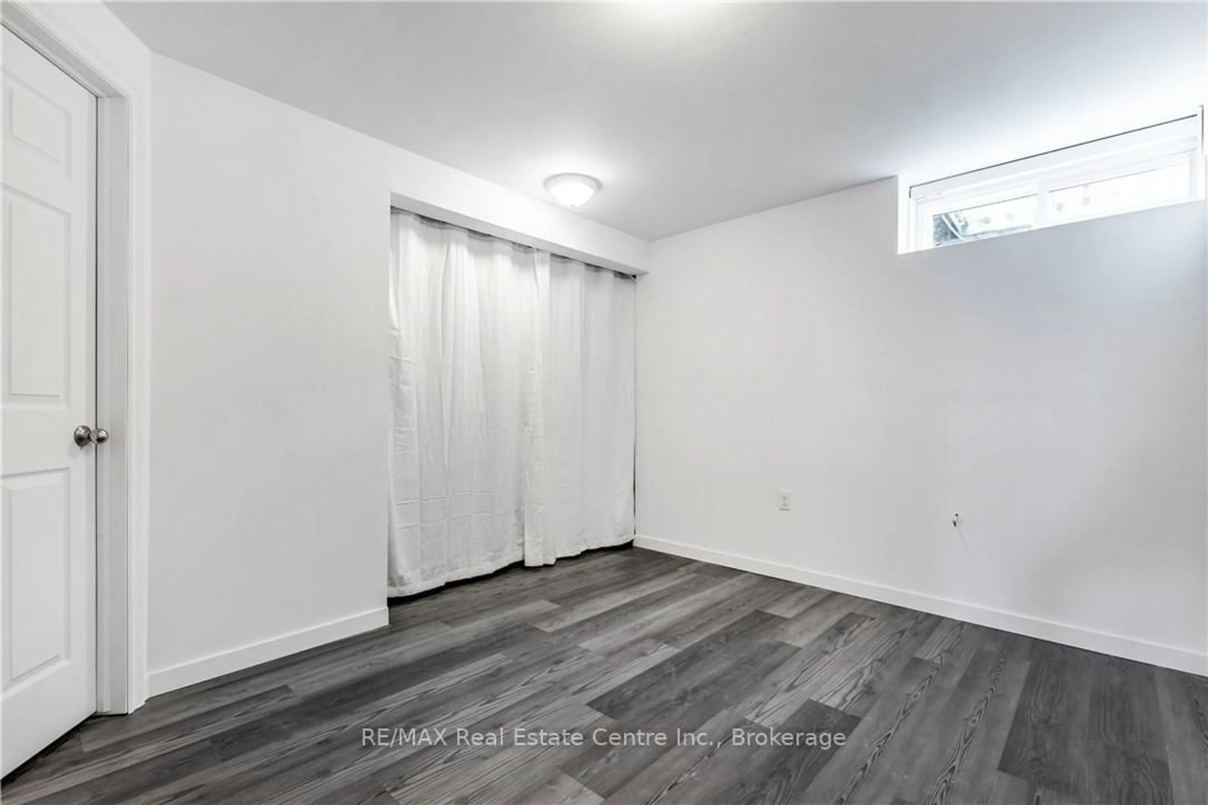 A pic of a room for 155 Highland Cres #B9, Waterloo Ontario N2M 0A1