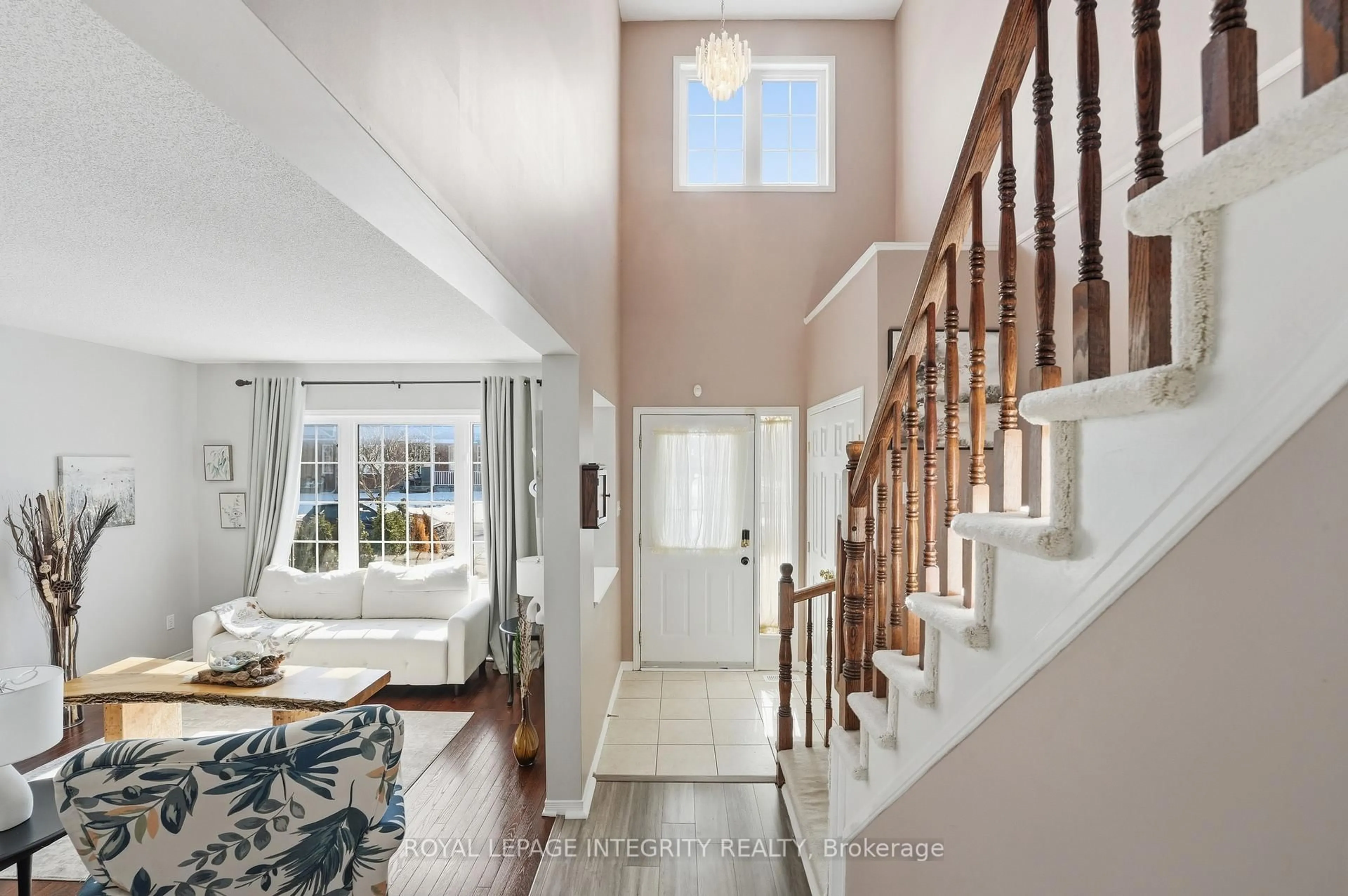 Indoor entryway for 127 Stoney Pond Crt, Ottawa Ontario K2S 2E6
